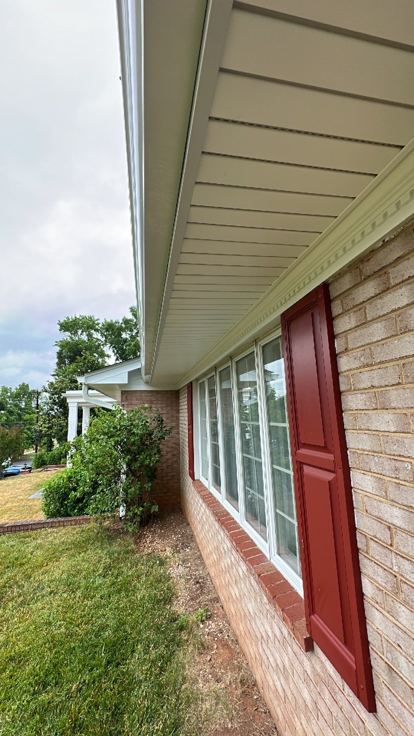 Manassas: CertainTeed Landmark Pro Designer Shingles in Max Def Moire Black by RM Banning, Inc.