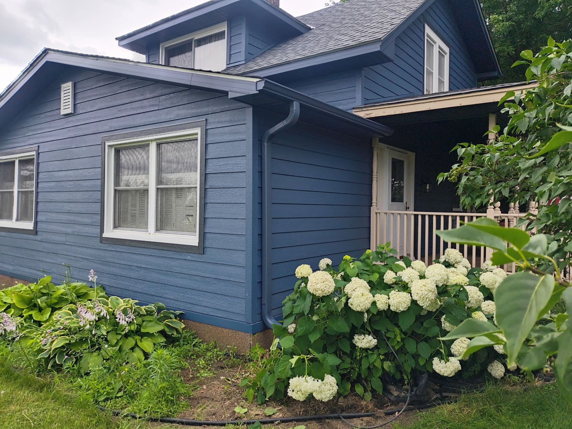 5-Inch Blue Seamless Gutter Installation – Buffalo, MN by Next Level Seamless Gutters / Exteriors Inc.