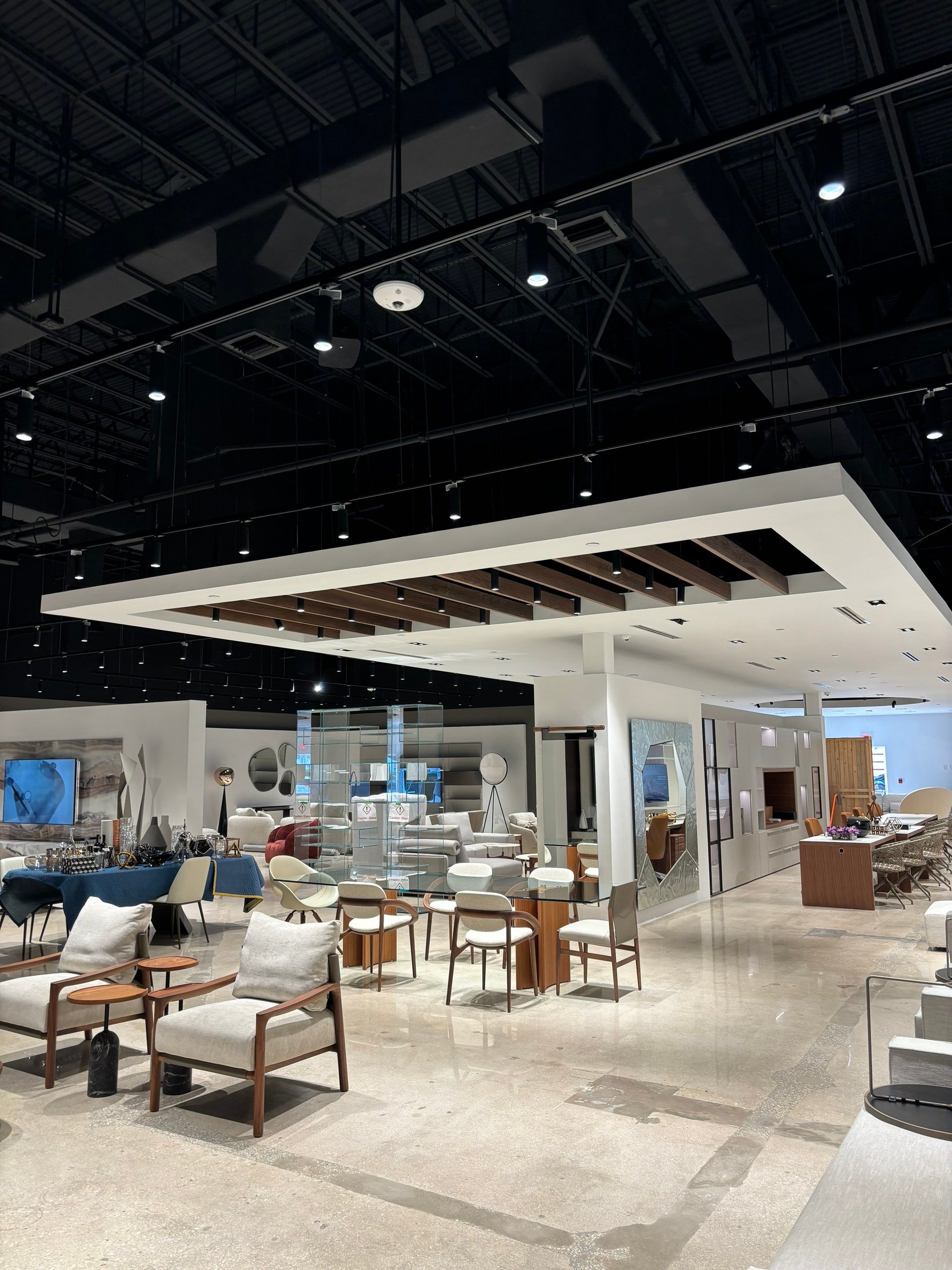 Aventura Comercial by The Goat Contractor ( Giampri Corp)