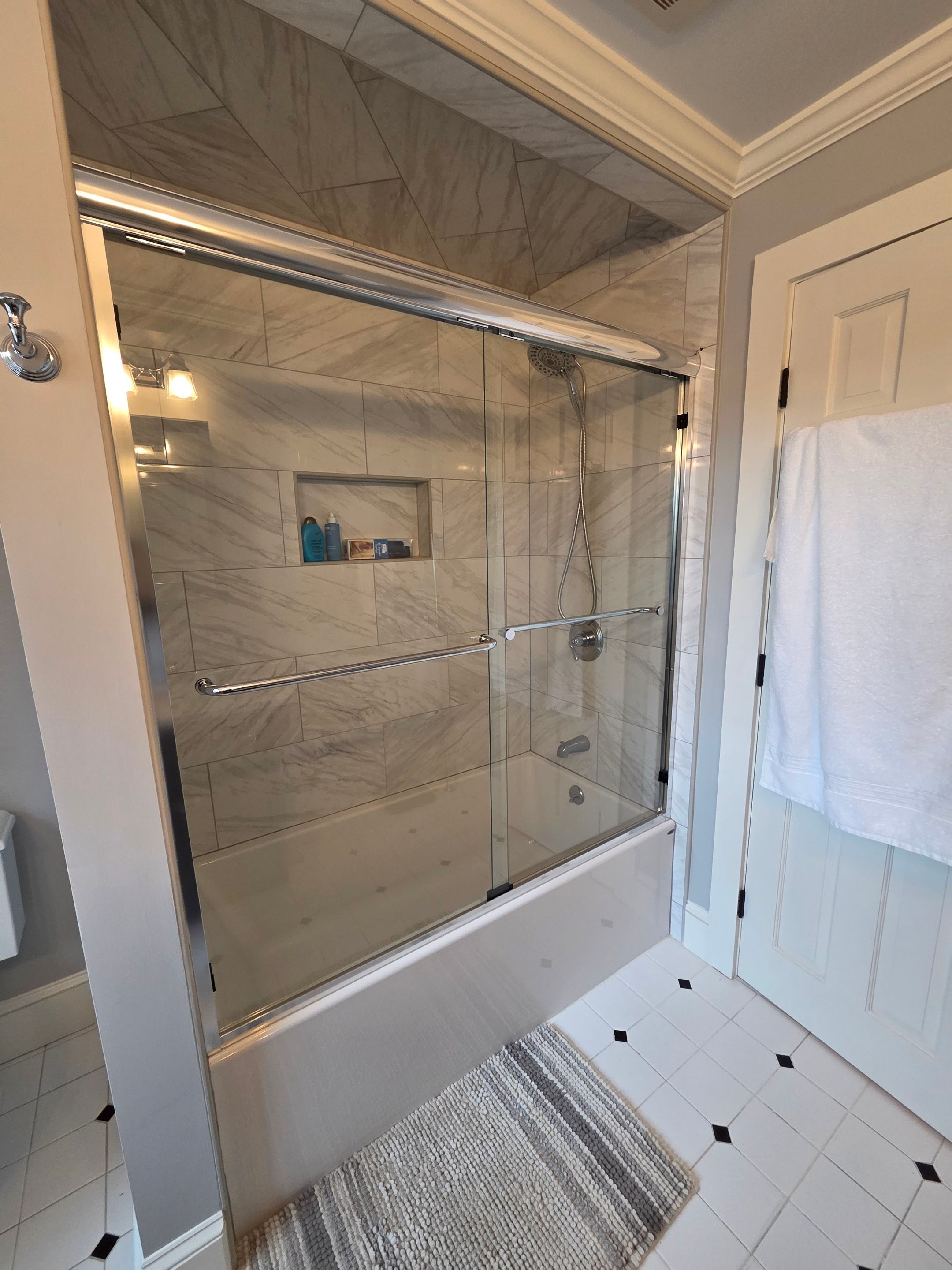 Shower using Alumax Shower by Cheshire Glass Company