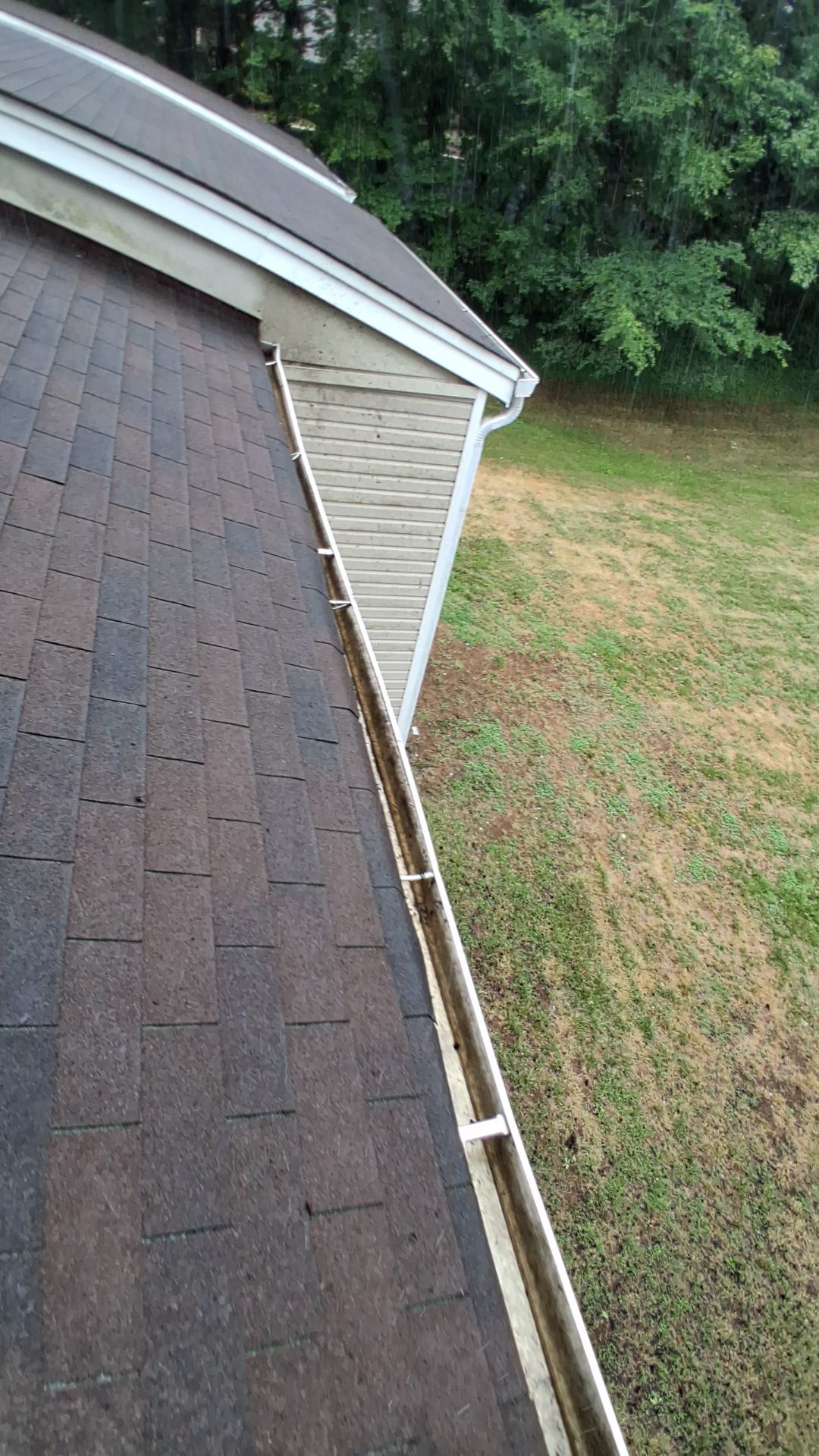 HOA gutter cleaning after photo.
