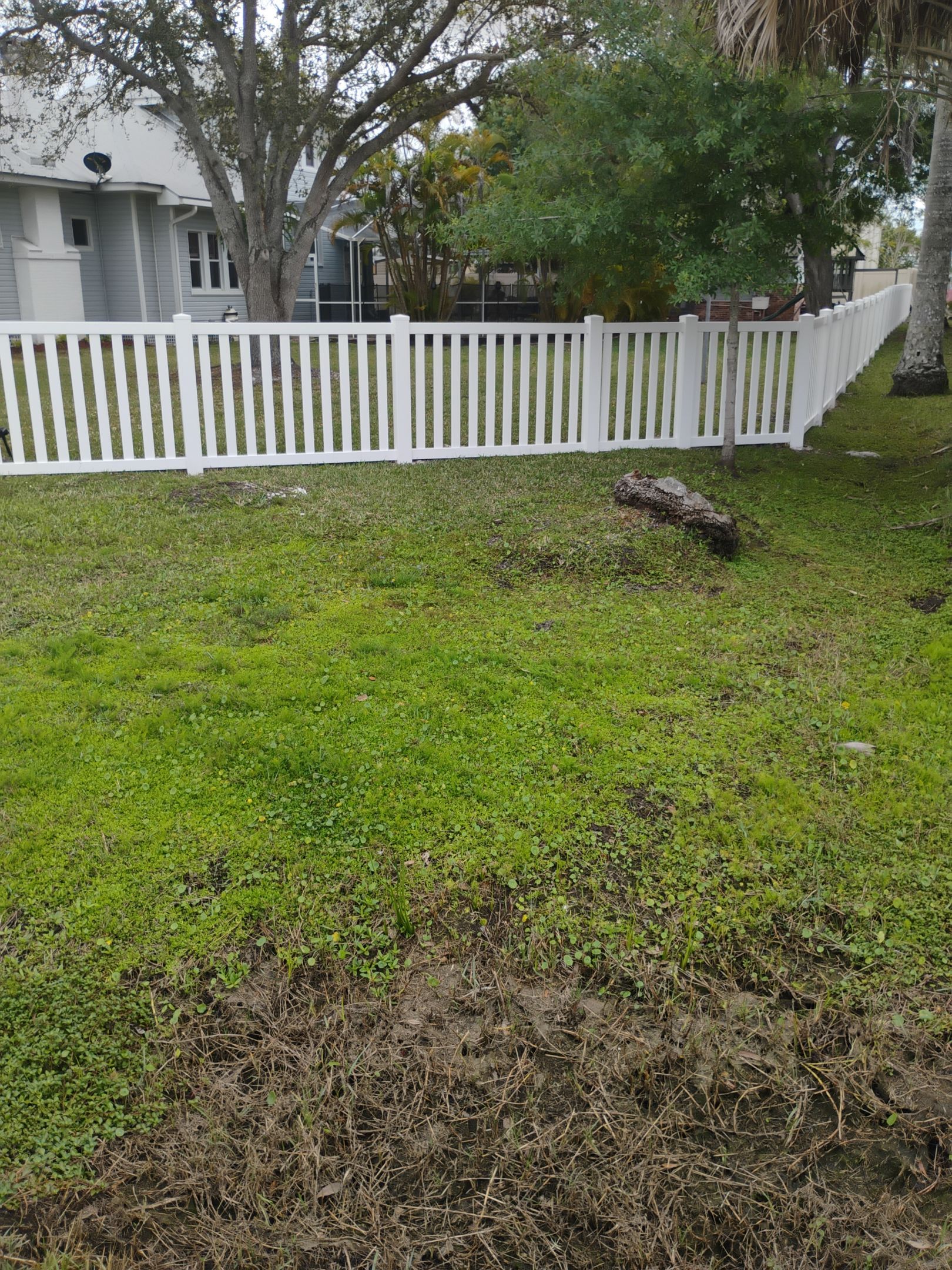 Vinyl Fence for Valerie's House by True Fence LLC