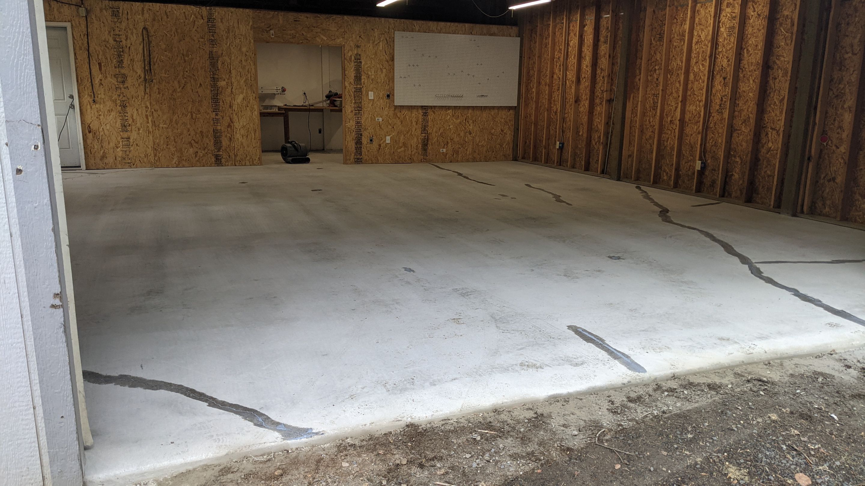 Garage Transformation using Penntek Evolution System and Smoke Color by Croc Coatings, LLC