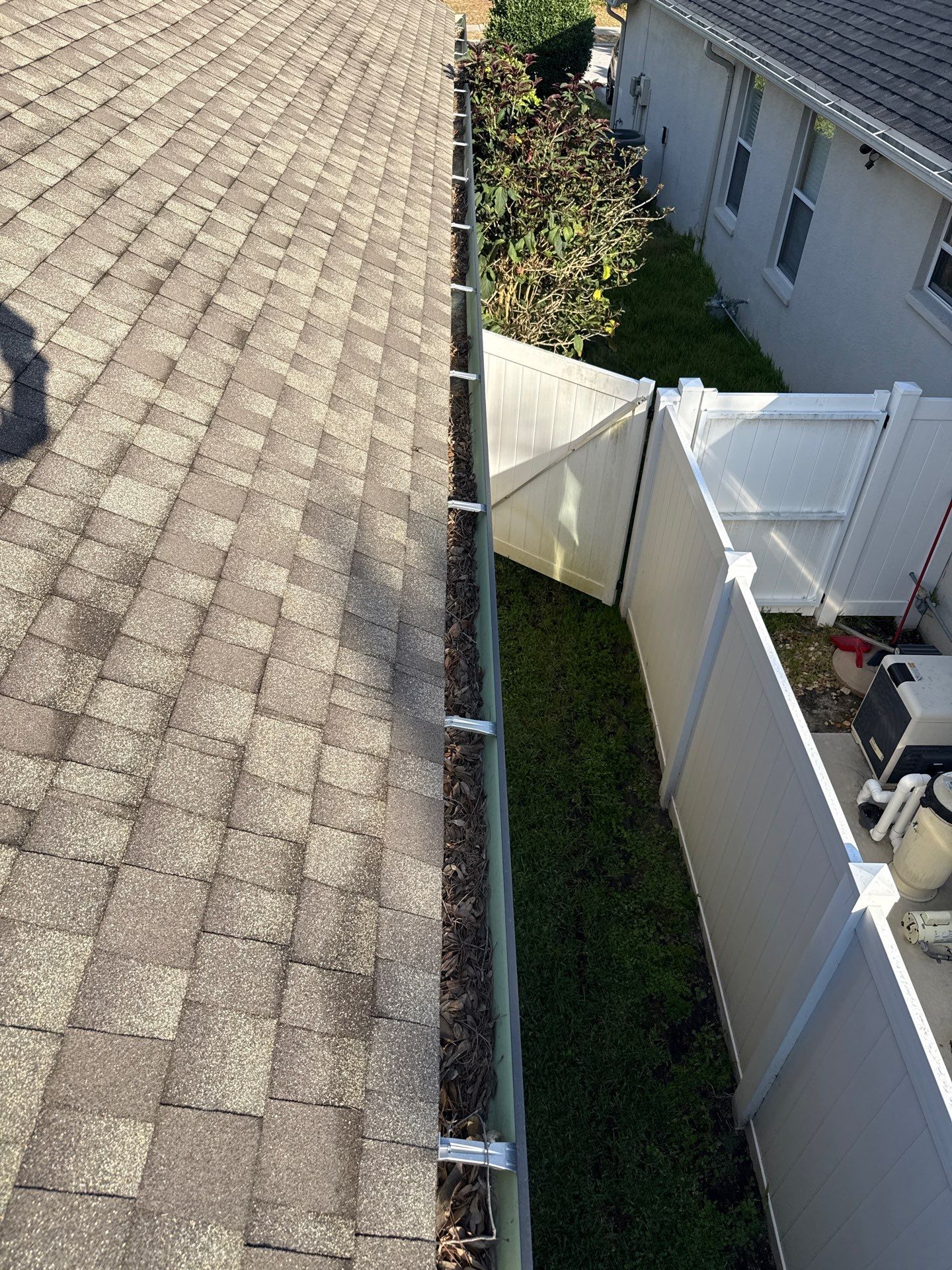 Gutter Cleaning Over Screen Enclosure – Greenbrook Village, Lakewood Ranch, FL by Sunshine AquaWash