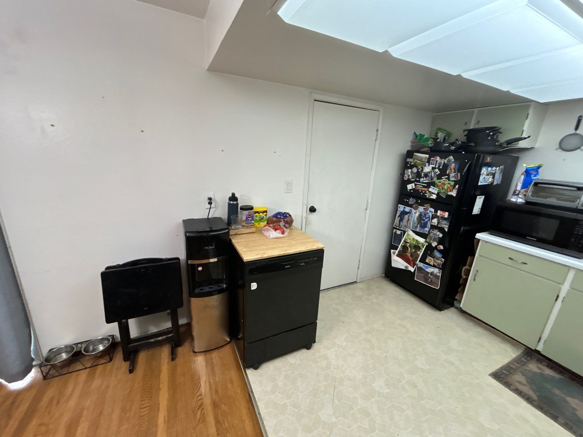 Modern Kitchen Remodel by H4H Remodeling and Repairs Inc.