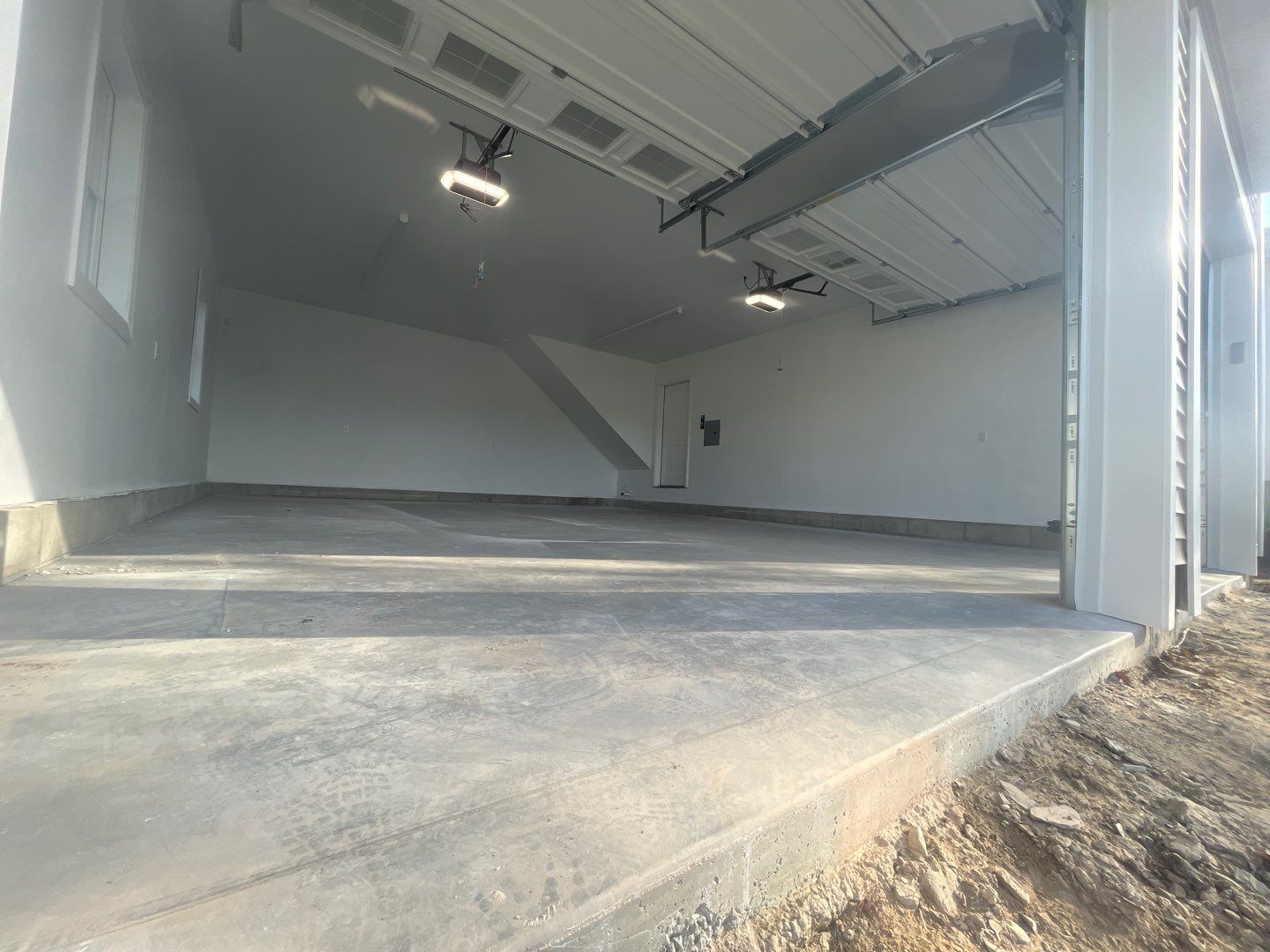 Garage in Nashua, NH 03063 by Symphony Concrete Coatings