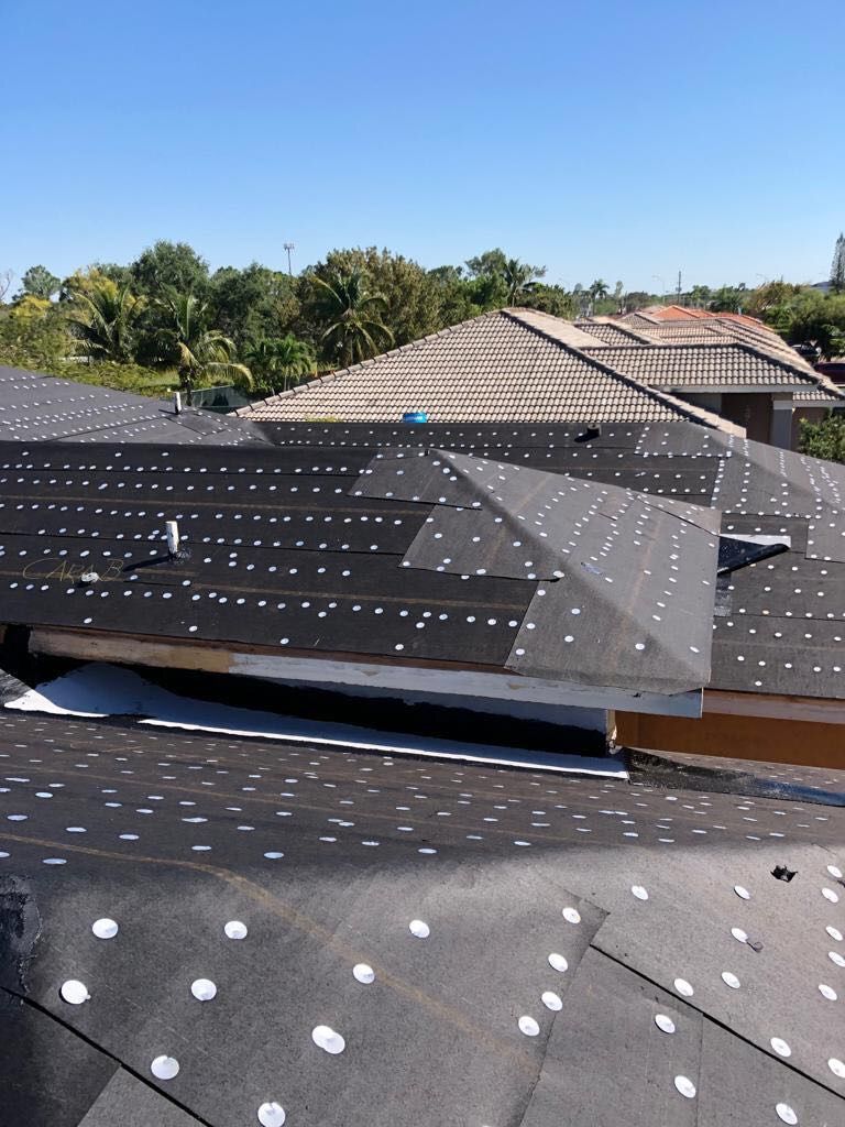 Metal Roof - Galvalume - Charcoal by Istueta Roofing