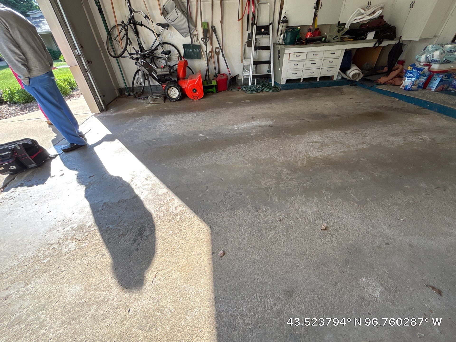 Custom Creekbed Garage Floor Coating in Sioux Falls by Select Painting, Coatings & Garage Cabinets