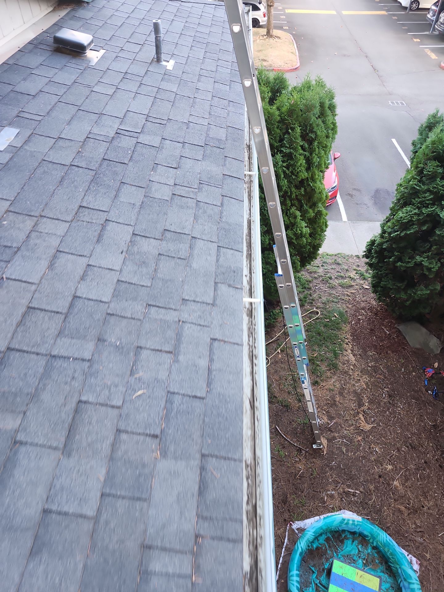 HOA gutter cleaning after photo Salem, OR.