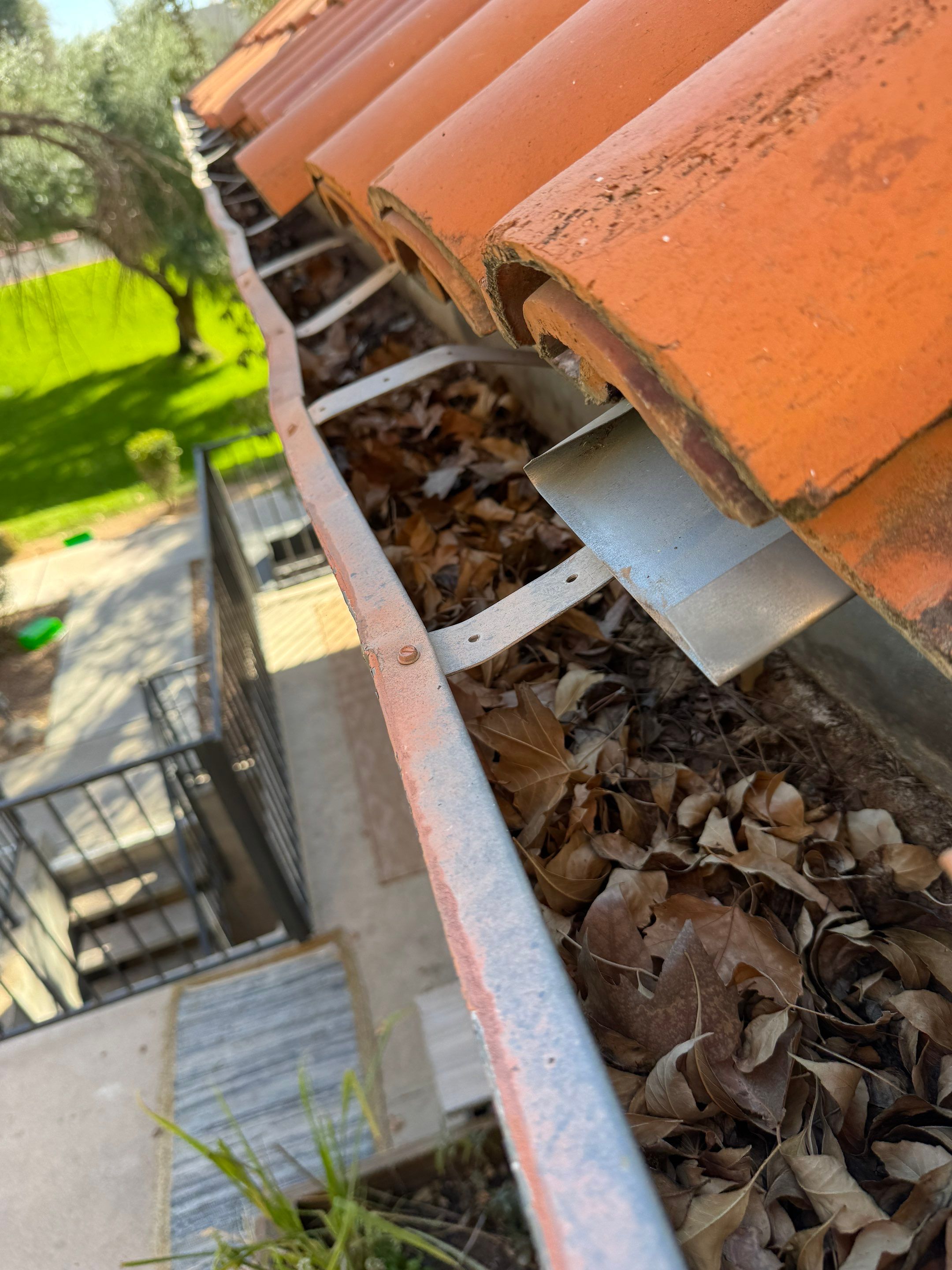 Commercial gutter cleaning Tucson, AZ before photo with filled gutters