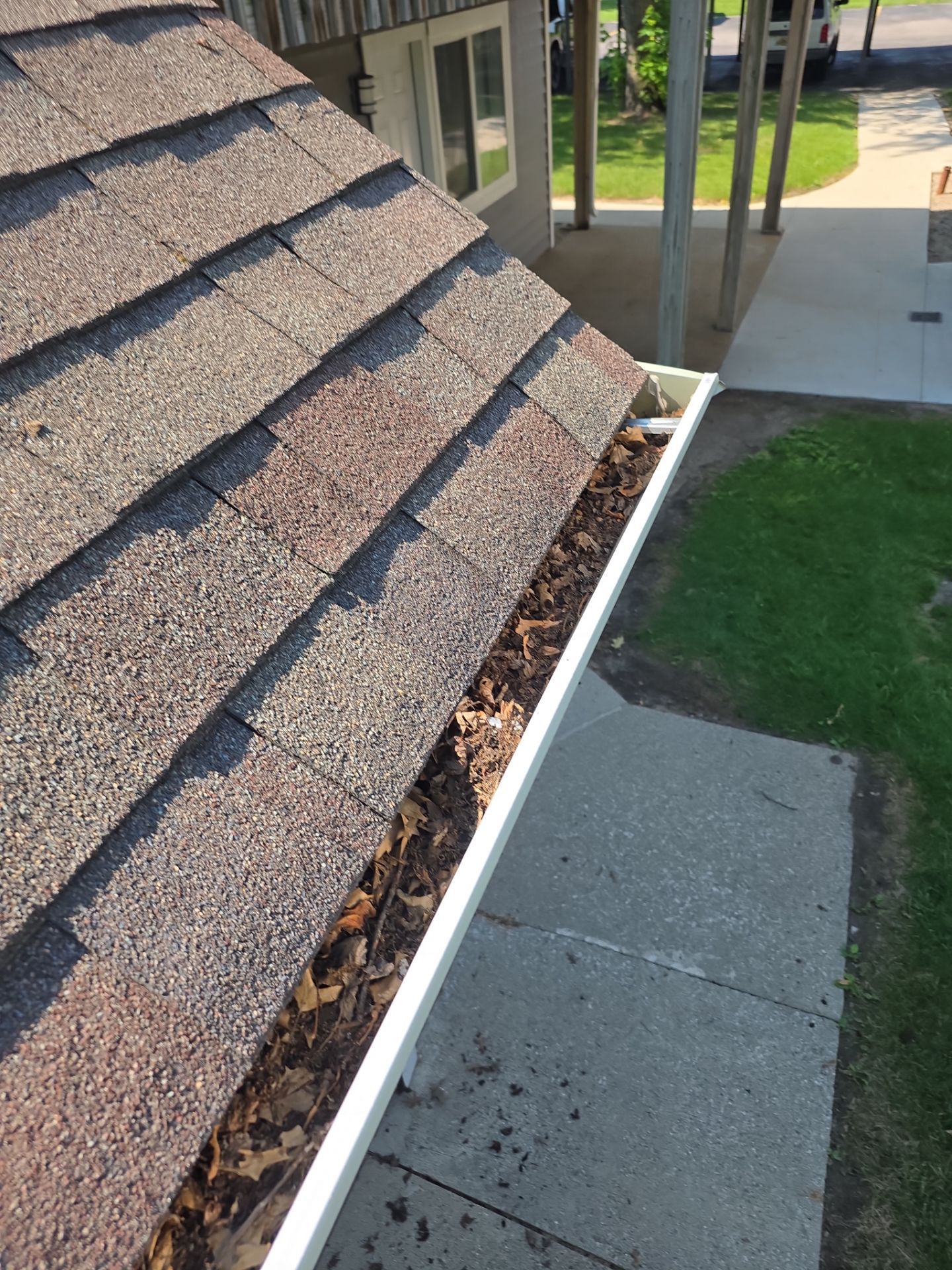 Commercial gutter cleaning Saginaw & Bay City, MI before photo with filled gutters