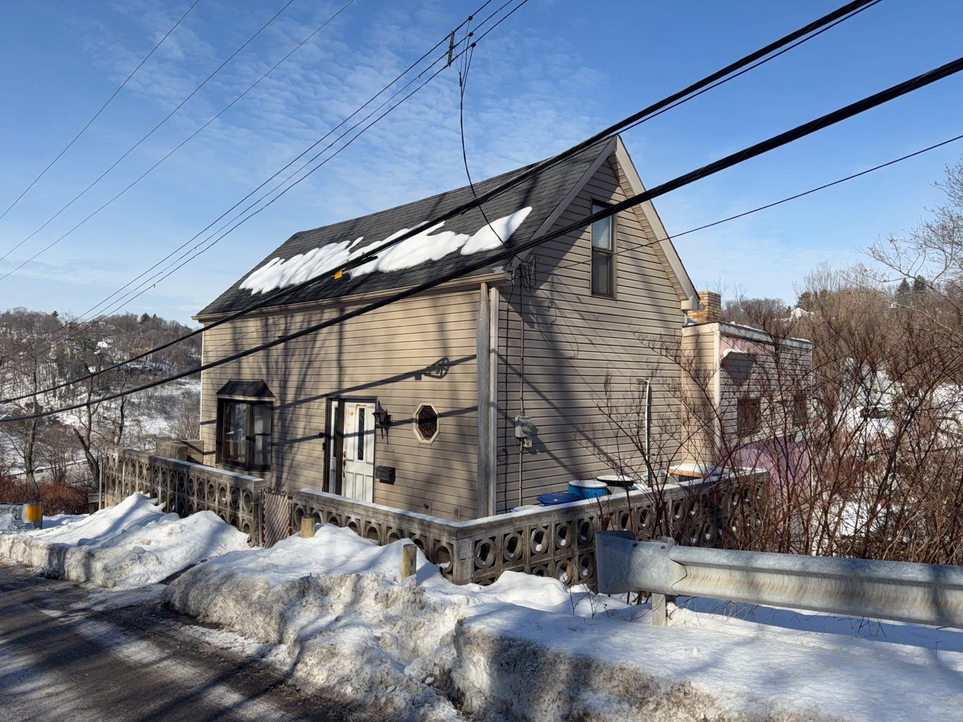 Beautiful Ovation by Mastic Vinyl Siding on the Northside by Ideal Siding Pittsburgh