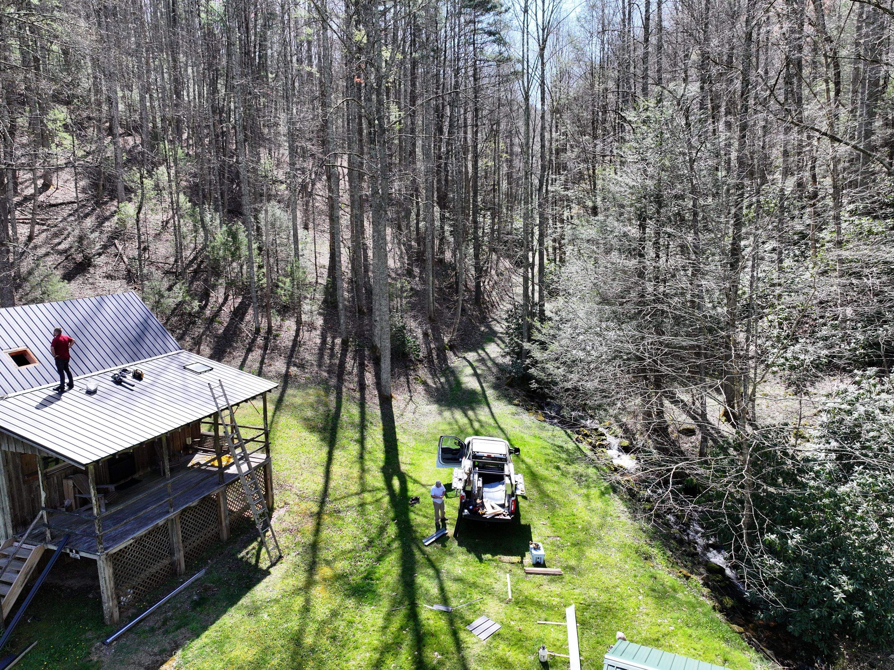 Sluder Cabin by Omnia Roofing