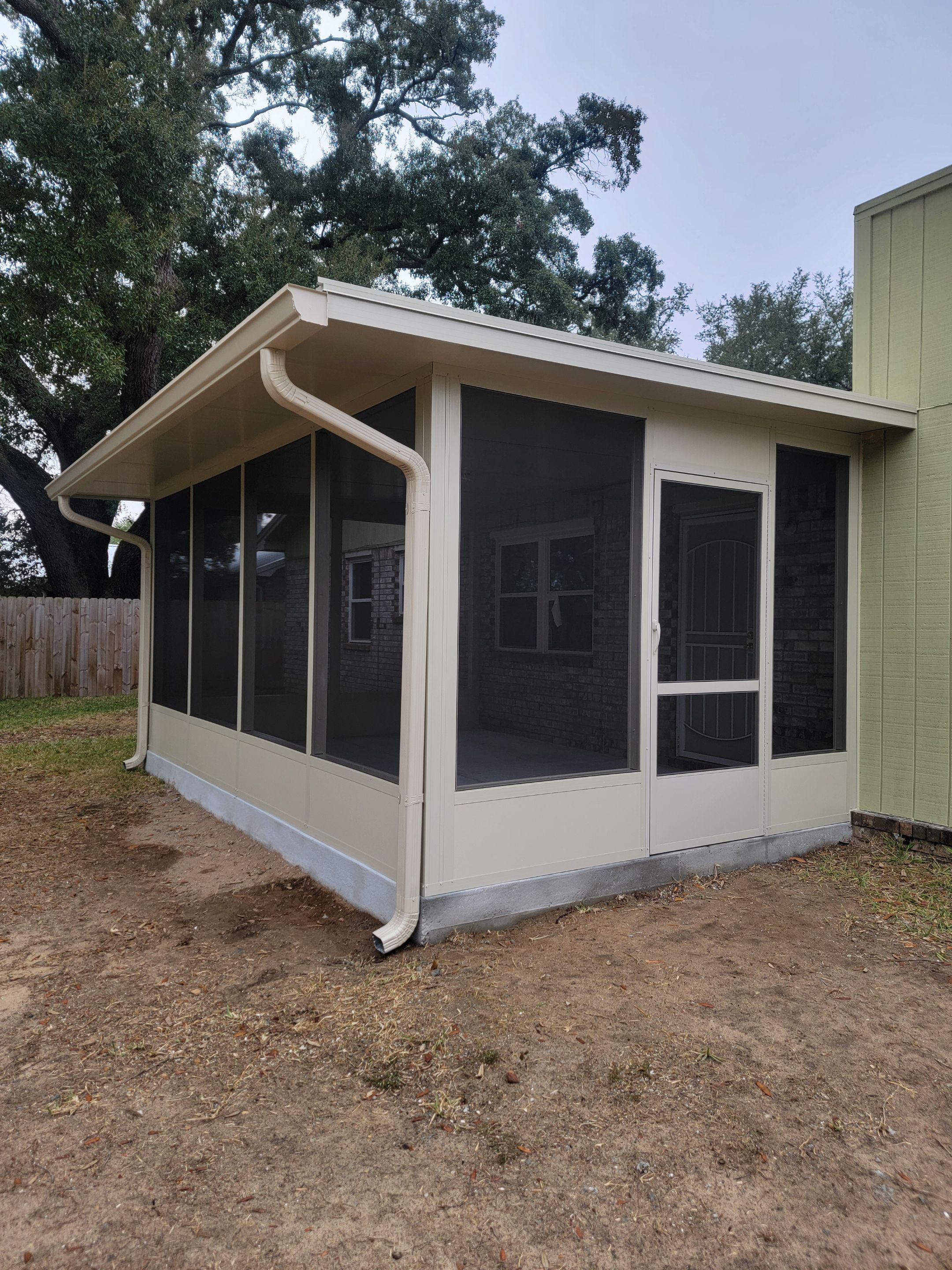 Screen Room in Pensacola by Titan Sunrooms