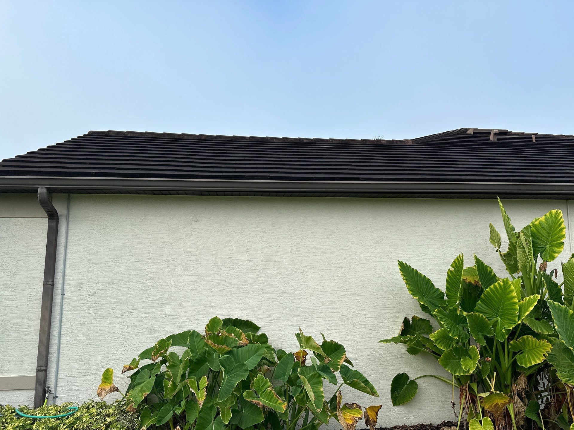 Flat Tile Roof Cleaning, House Wash & Sidewalk Cleaning in Enclave at Country Meadows, Bradenton, FL | Sunshine AquaWash by Sunshine AquaWash