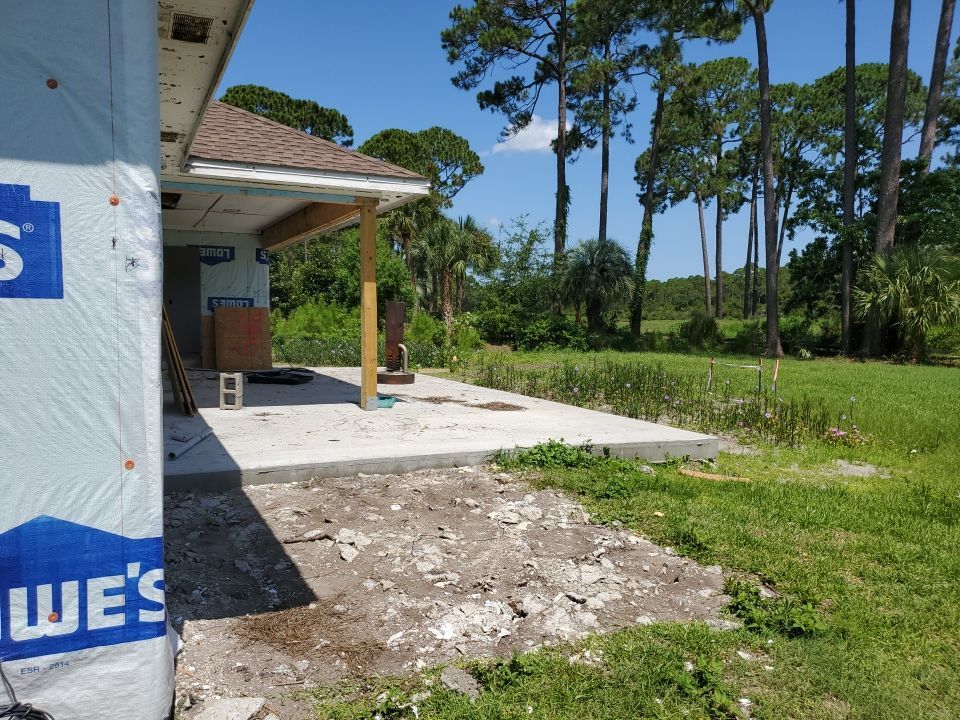 You can never go wrong with Horizontal by Hip Square Fence Inc.
