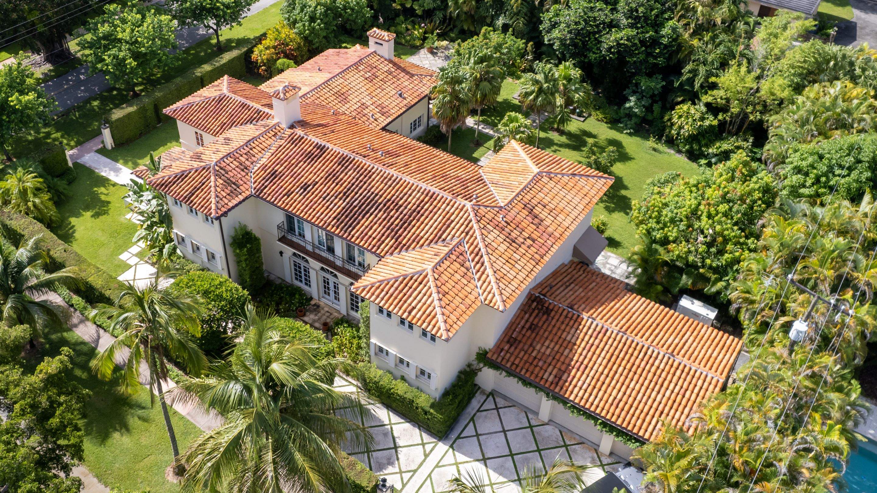 Granada Handmade Barrel Tile - Flashed Blend by Istueta Roofing