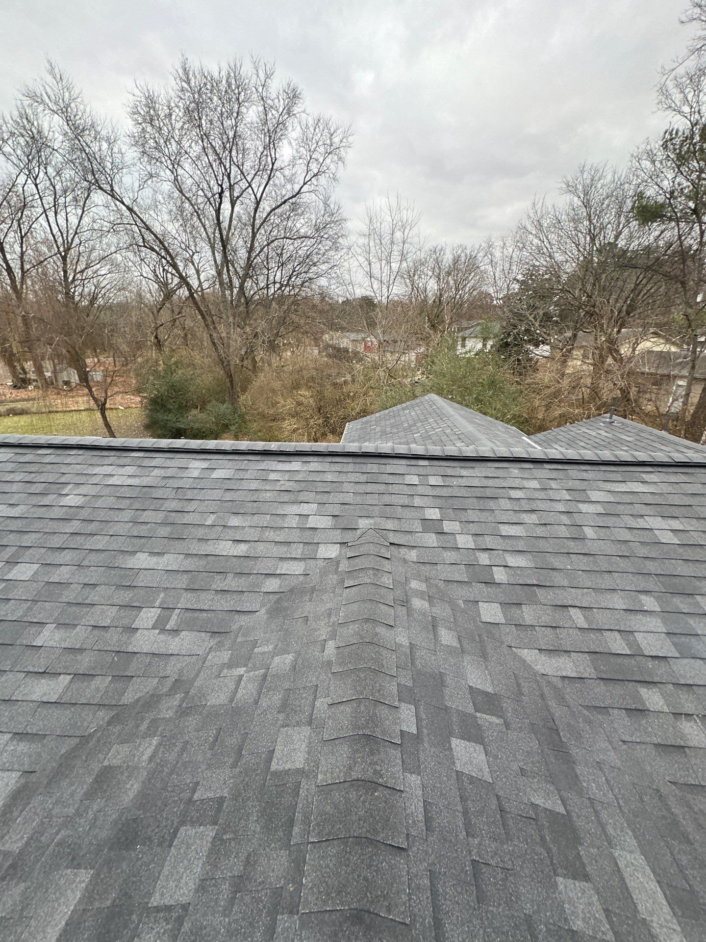 Owens Corning Oakridge Shingles - Onyx Black by Undersun Roofing 