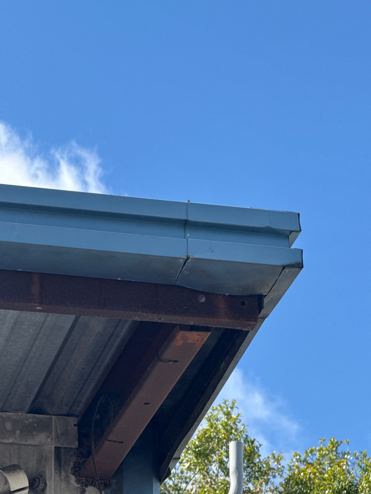 Clean Gutters and Seal Seams in Lakeland FL by Gutter Professors