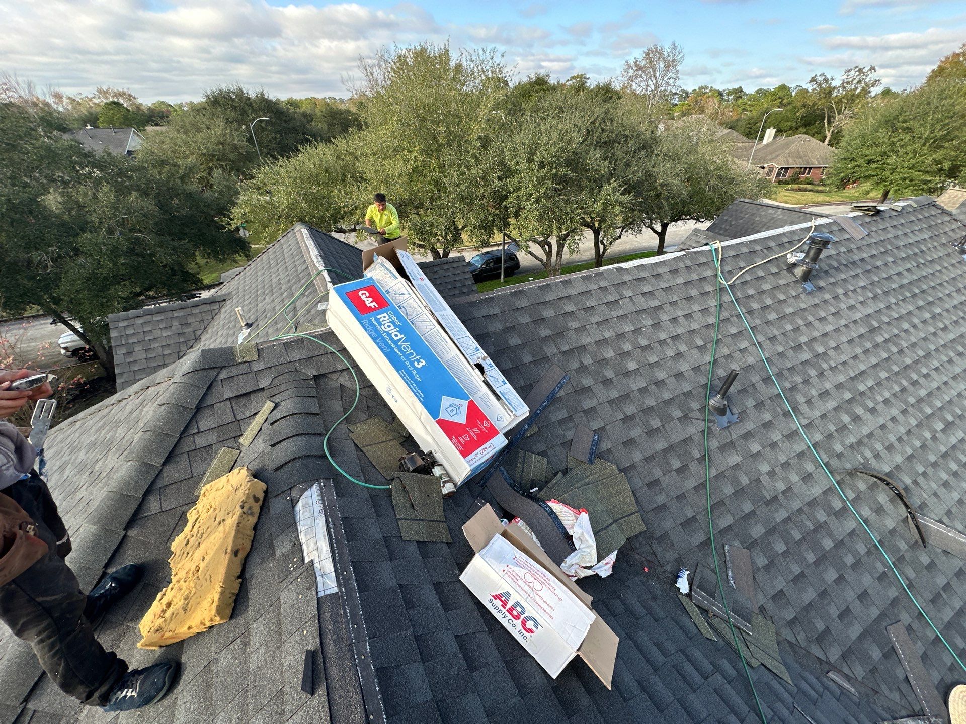 GAF HDZ CHARCOAL W/ PREMIUM RIDGE Z by Motion Roofing