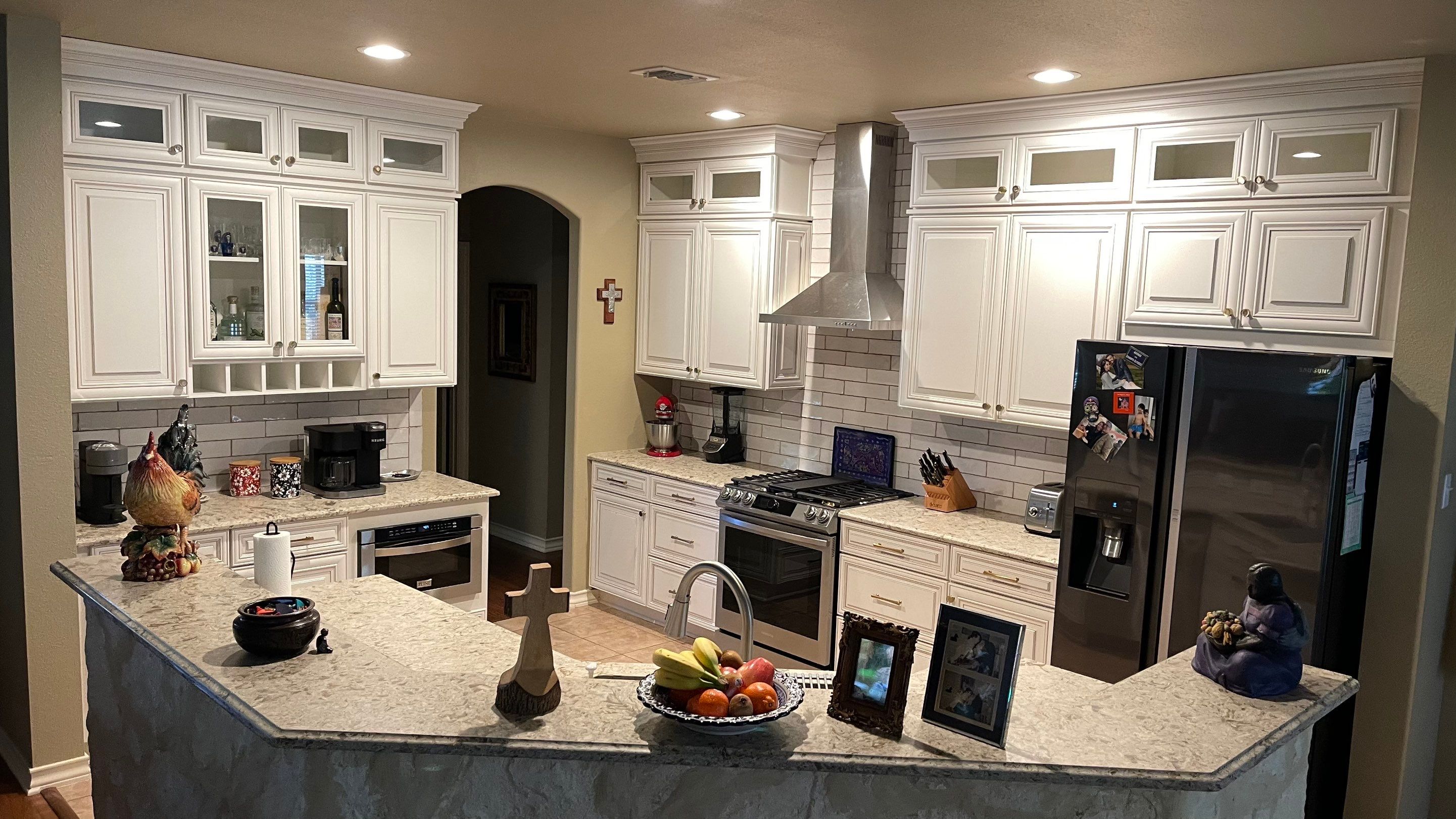 San Antonio Kitchen Remodel using ivory cabinets by Legacy Bath and Kitchen 