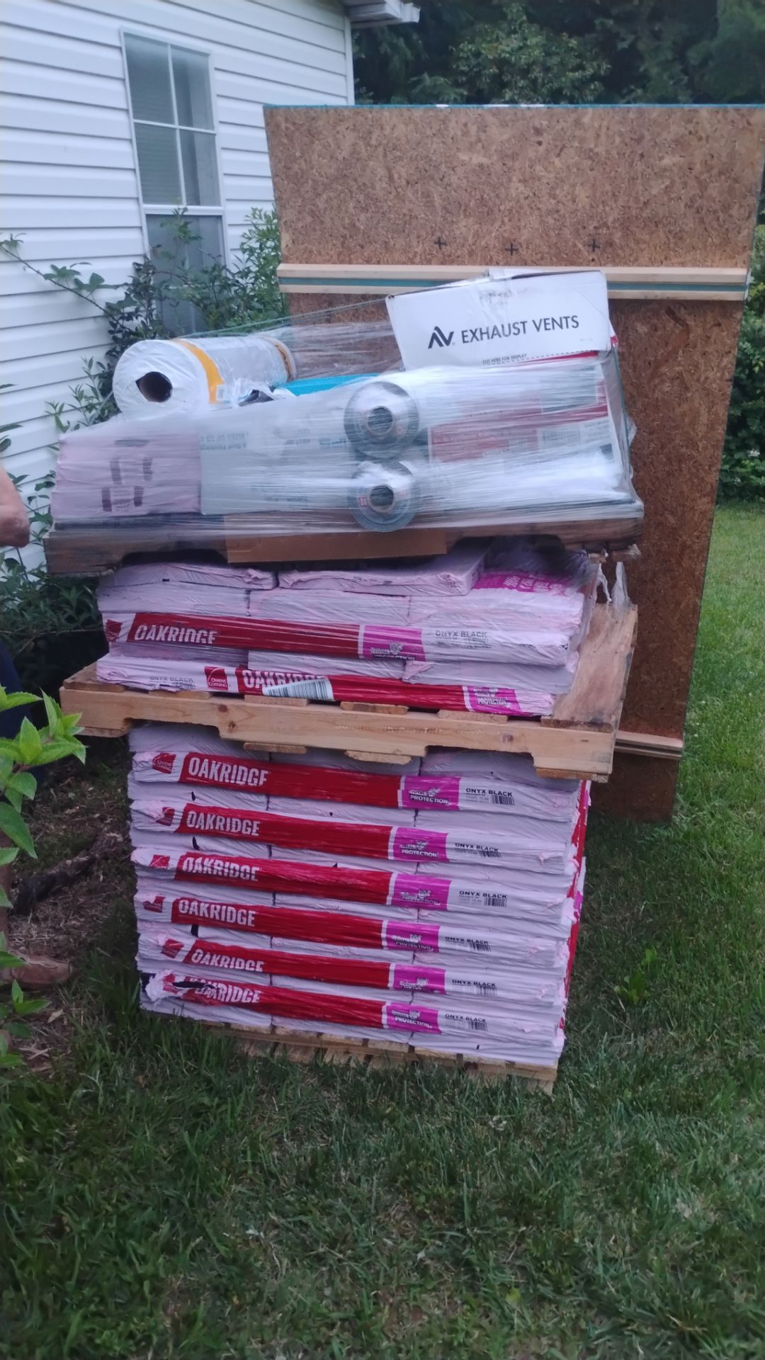 Taylor Roof by BROCK BUILDERS 