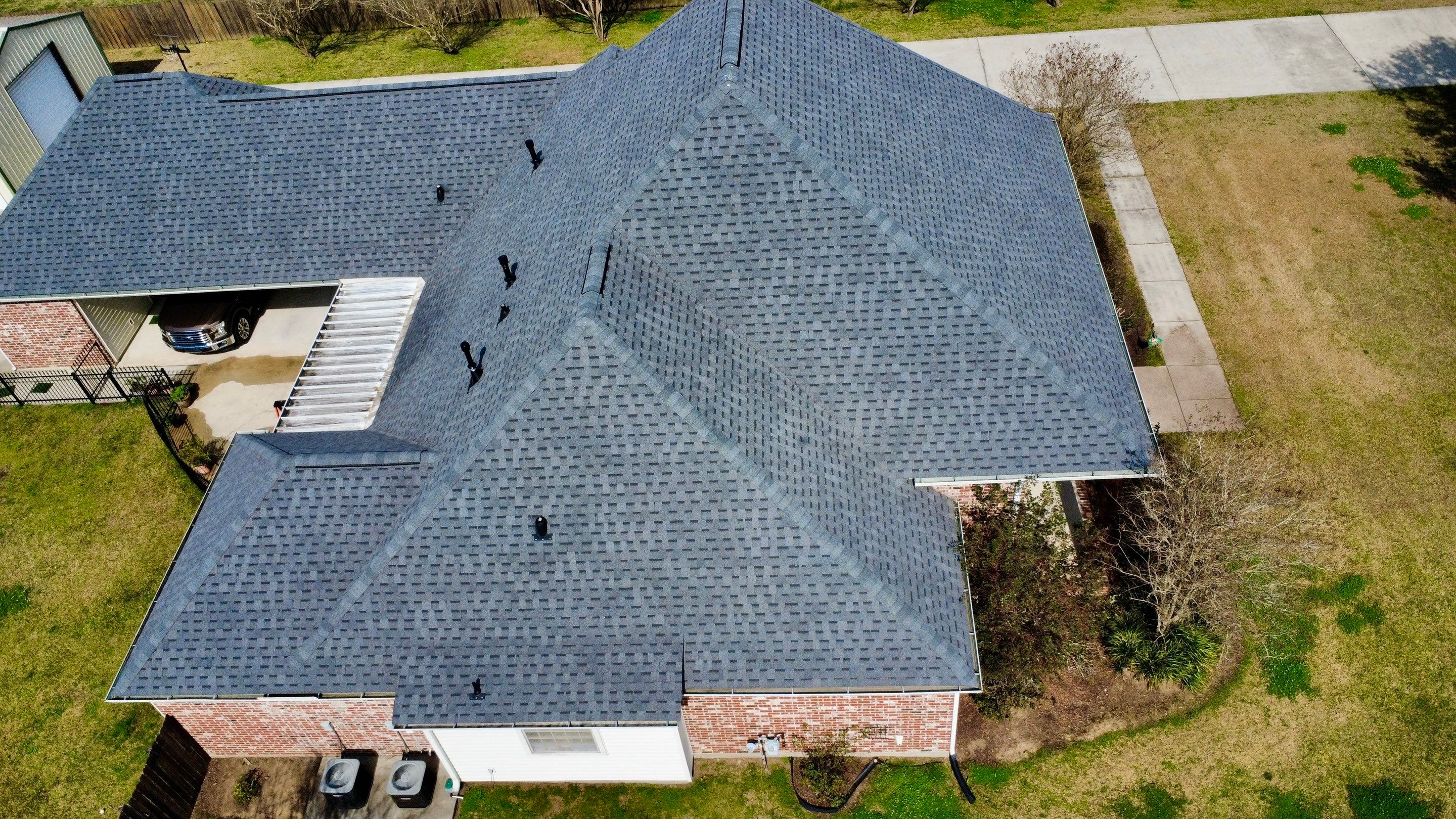 Residential roof installation in Plaquemine, LA using Atlas Pinnacle Pristine Pewter shingles 