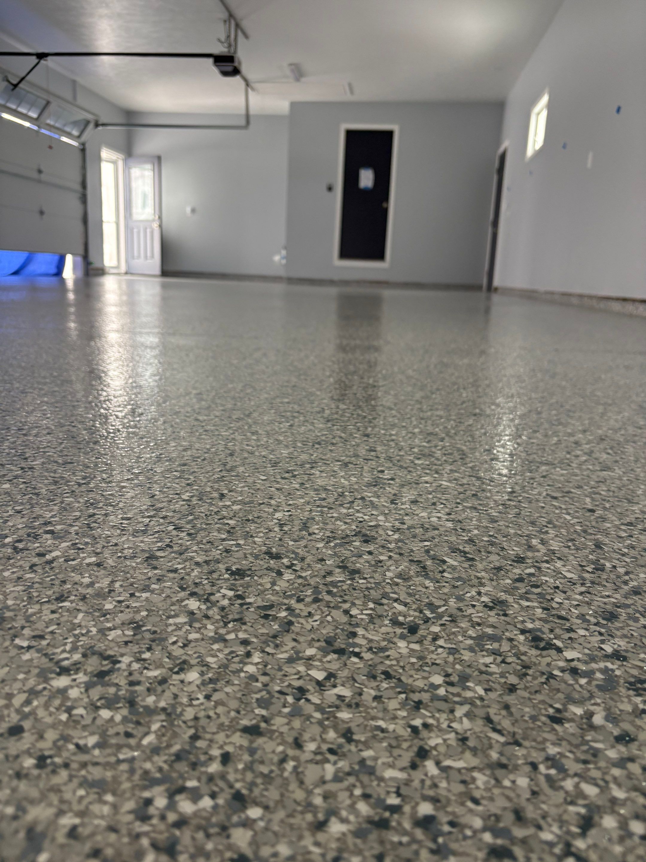 Tidal Wave Garage Coating in Bremen! by Innovative Spaces / Innovative Concrete Coatings