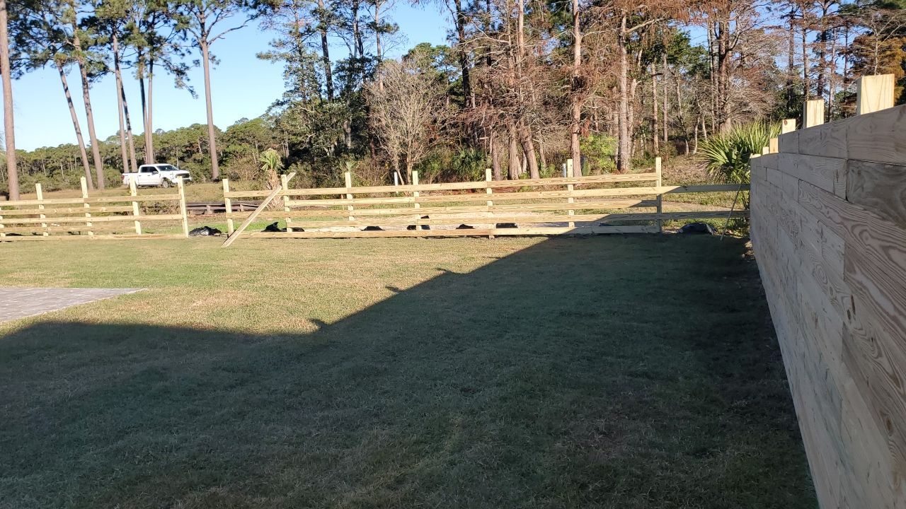 You can never go wrong with Horizontal by Hip Square Fence Inc.