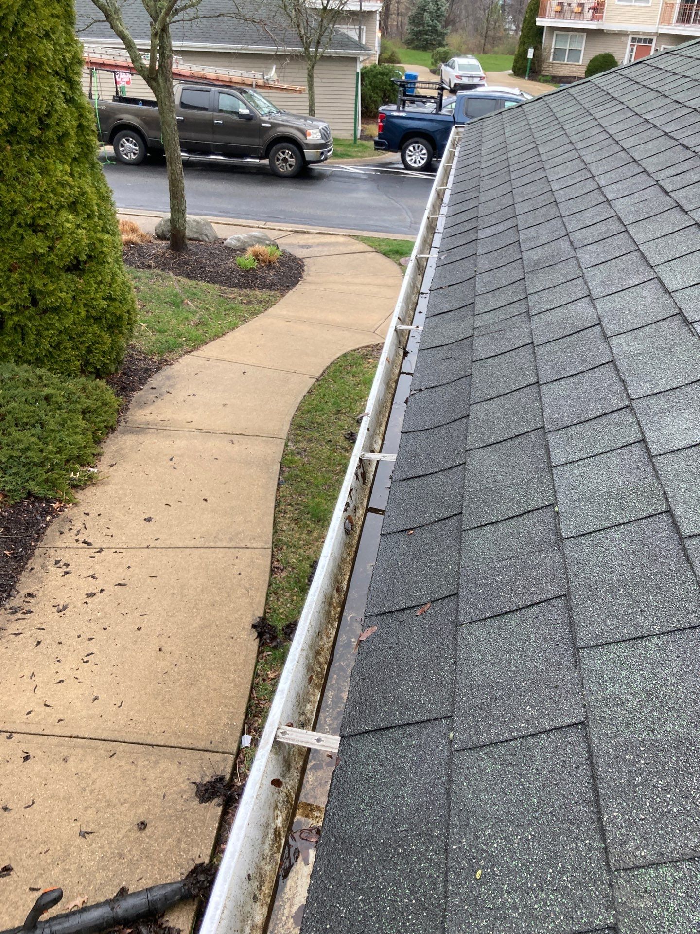Commercial gutter cleaning Cleveland, after photo with clean gutters