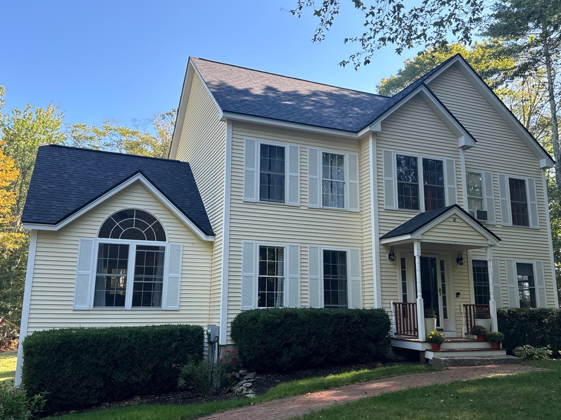 Roof Replacement in Brentwood, NH – Owens Corning Duration in Onyx Black by Compass exteriors