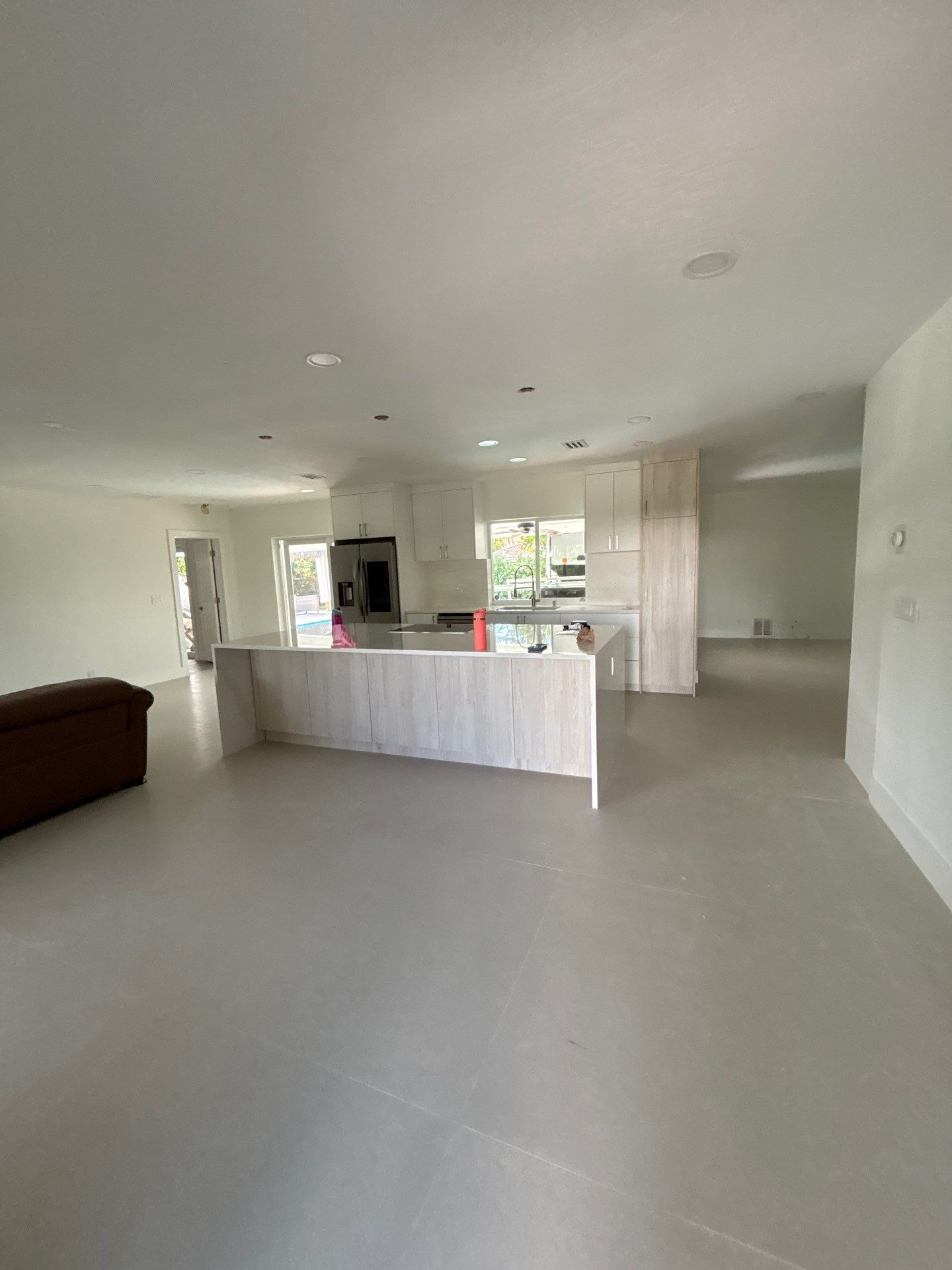 48x48 Flooring - East Boca Raton by Hevi Tile