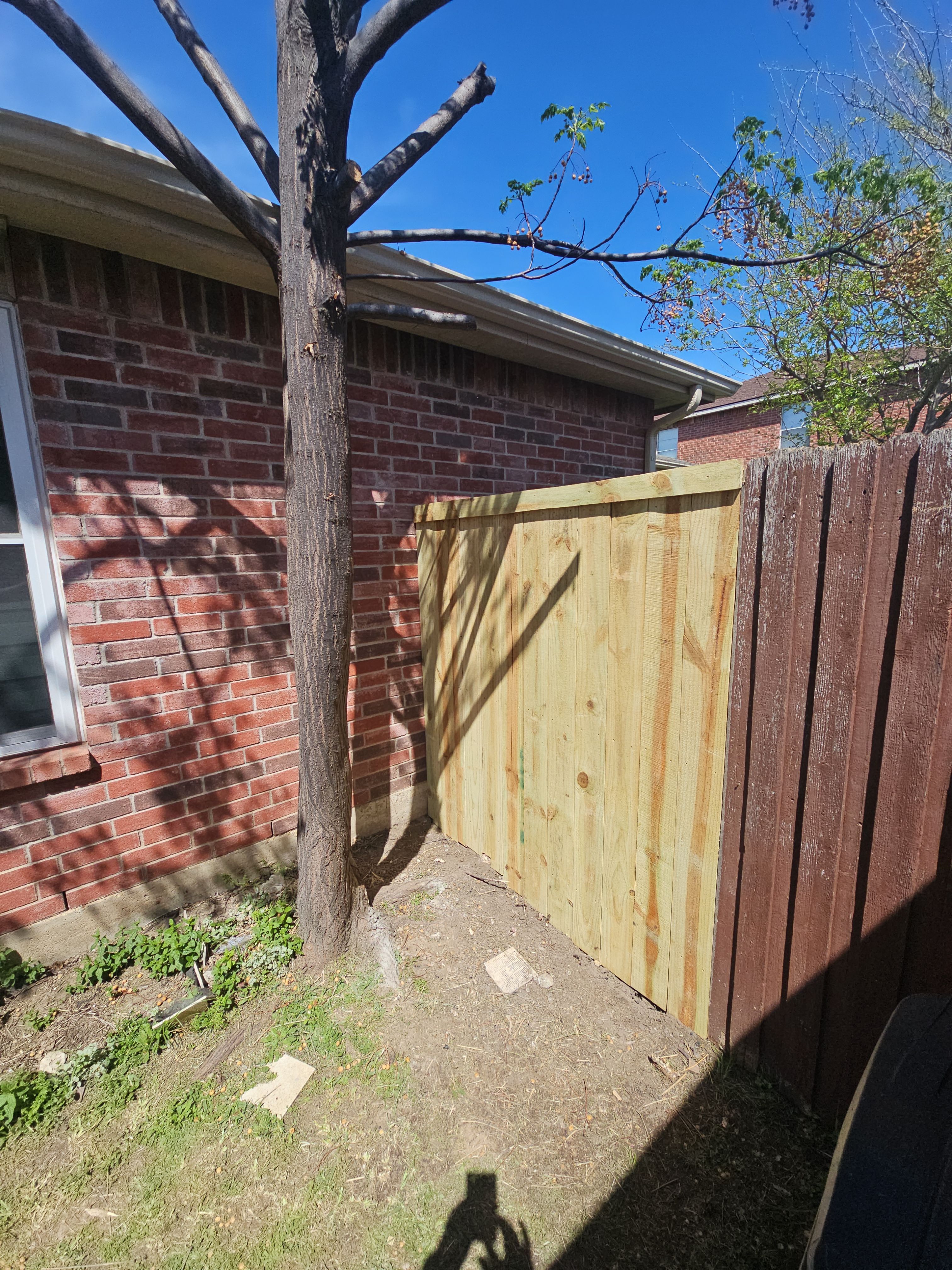 robledolinda-Patio Cover & Fence by road roofing llc
