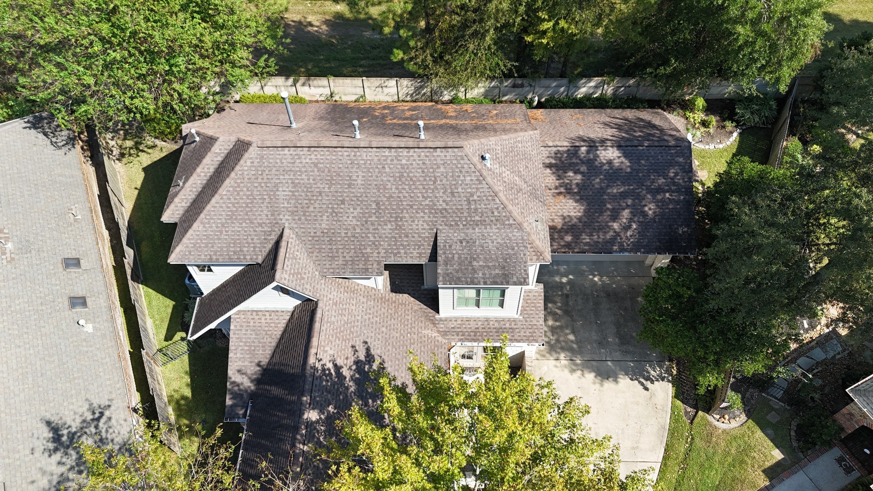Kingwood Roof Installation using Atlas Pinnacle Pristine by Modern BYLT Roofing & Construction