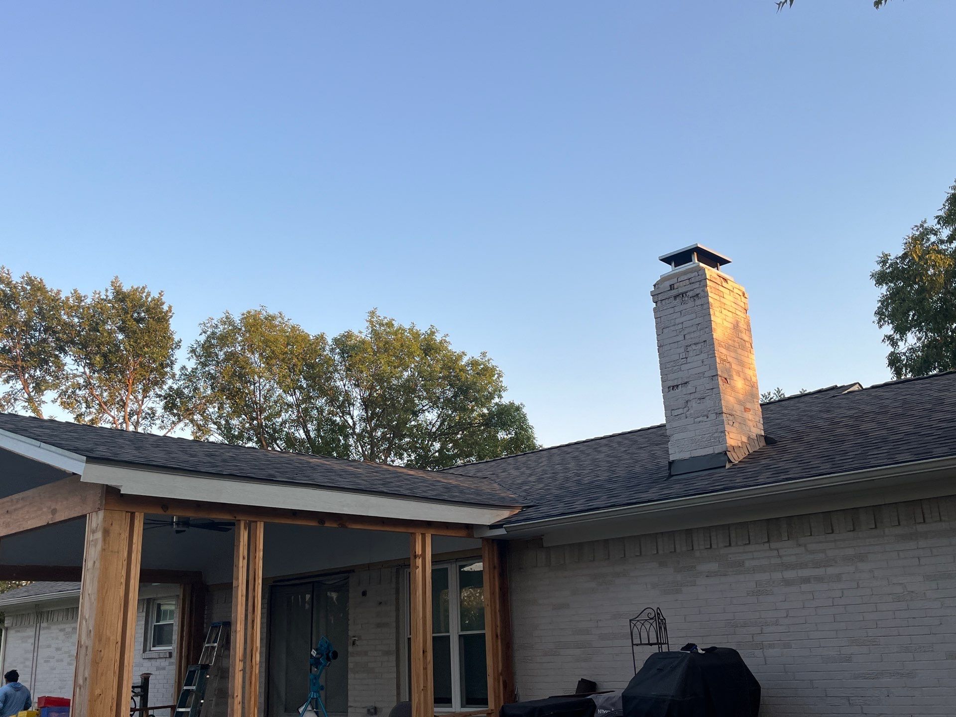 IKO Driftshake-Light Cream brick house by Tejas Roofworks + Restoration