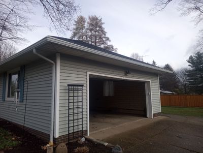 Fisk - 1000 44th St NE