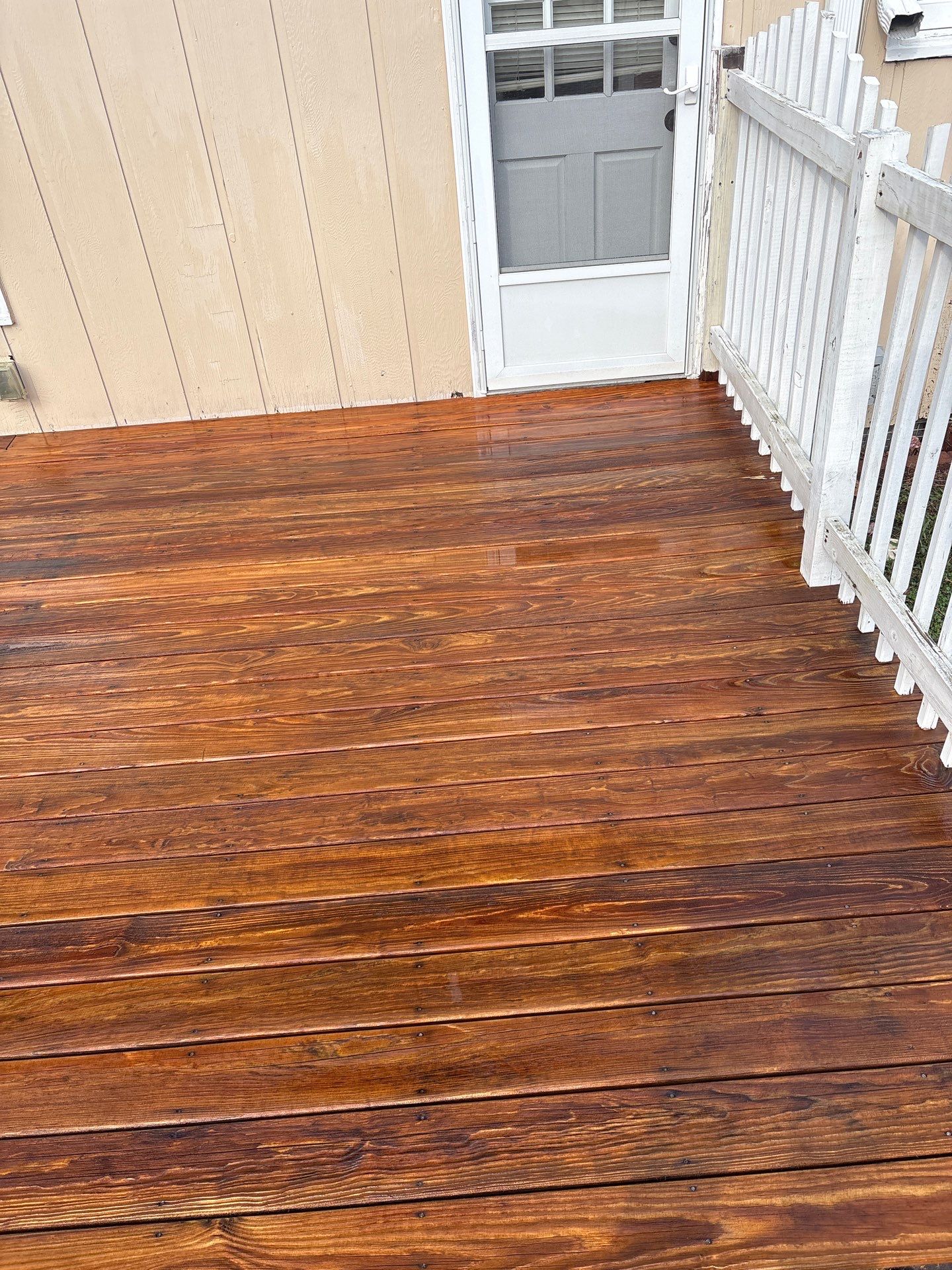 Wood Deck using Wood Sealant by DuraSeal