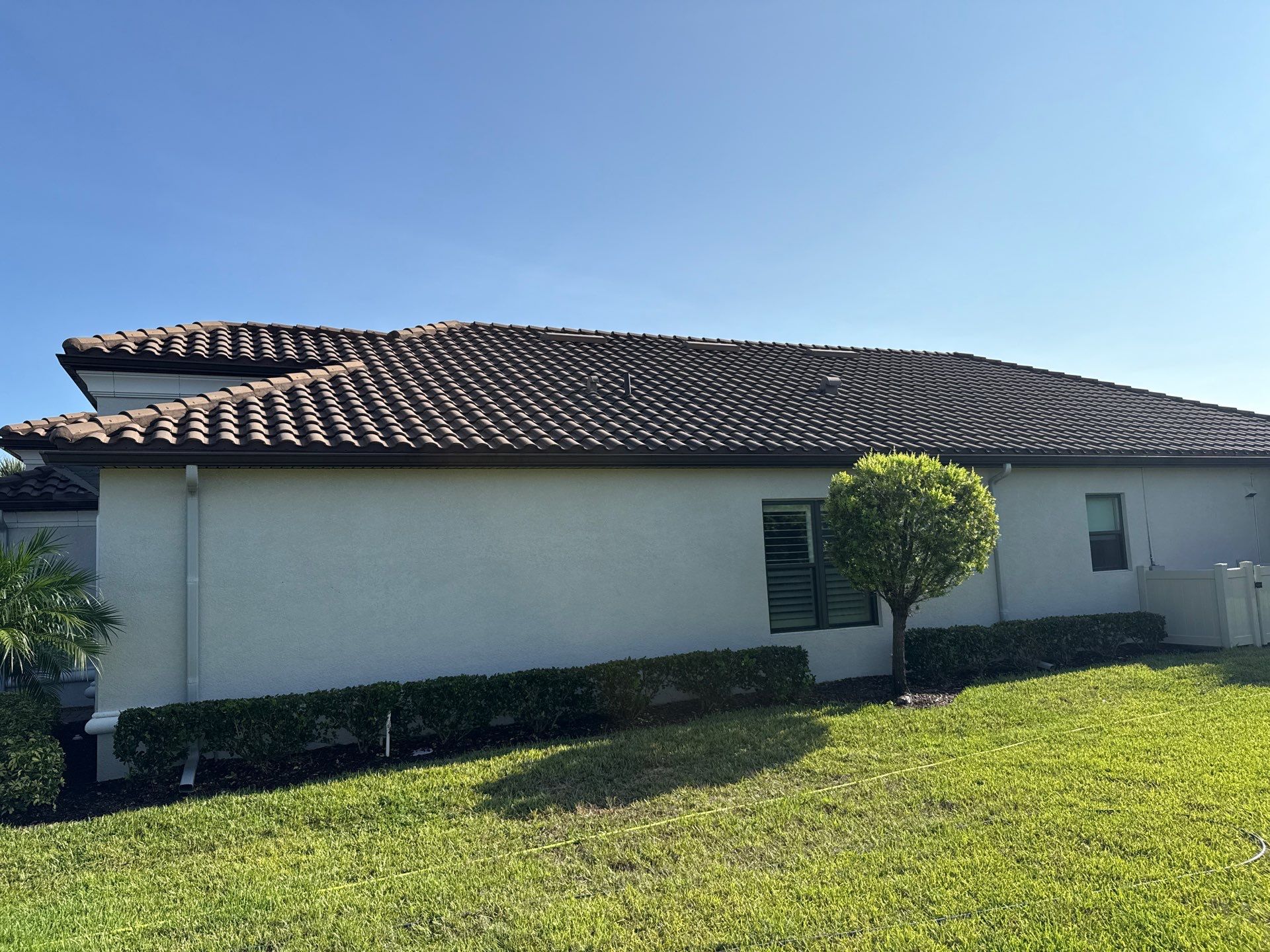 Concrete Tile Roof, Paver Driveway & Lanai Cleaning – Artisan Lakes Esplanade, Palmetto, FL by Sunshine AquaWash