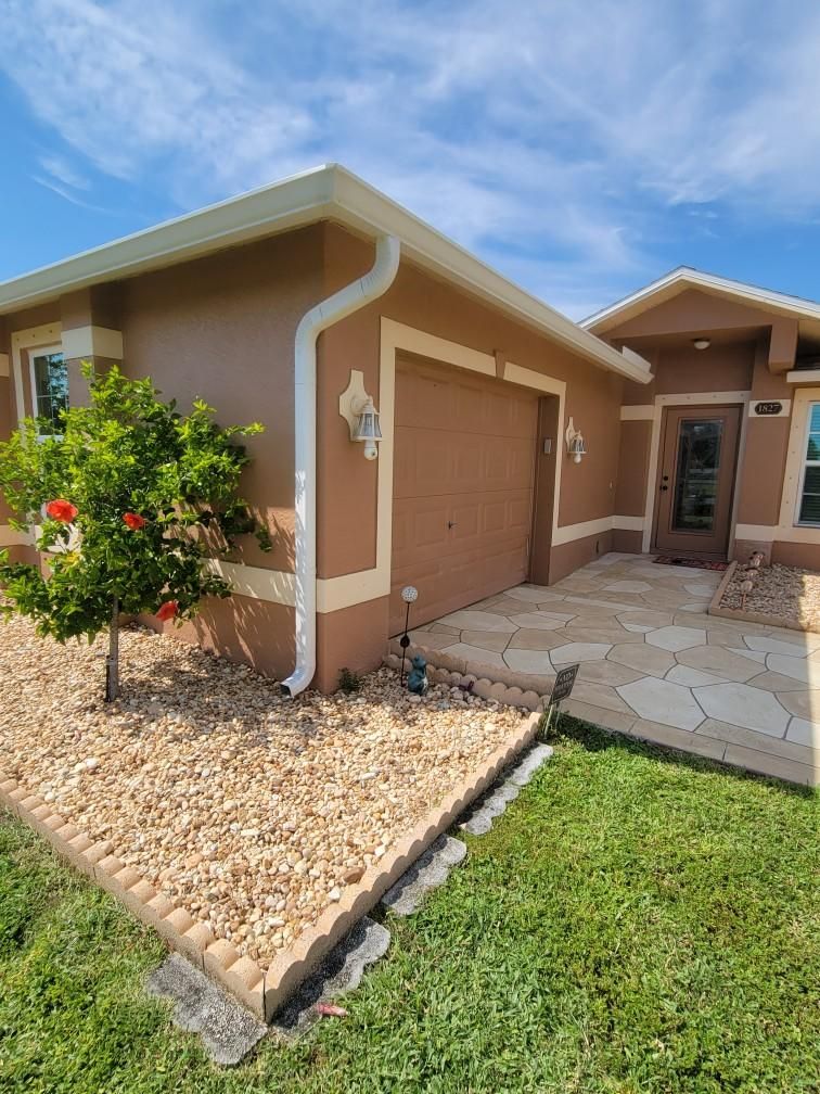 Linen seamless gutters and downspouts installation in Sarasota, FL by Gutter Professors