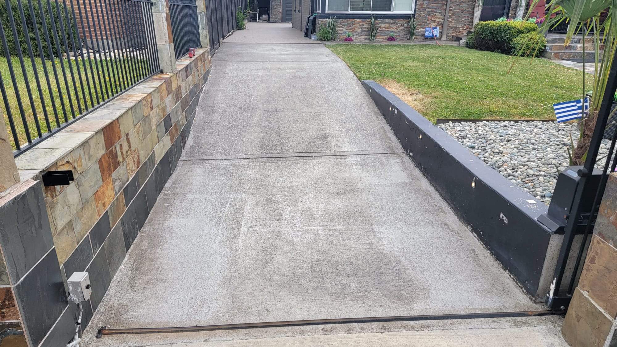 The Versailles Vuba Elegance Driveway by Concrete Coating Experts Inc.