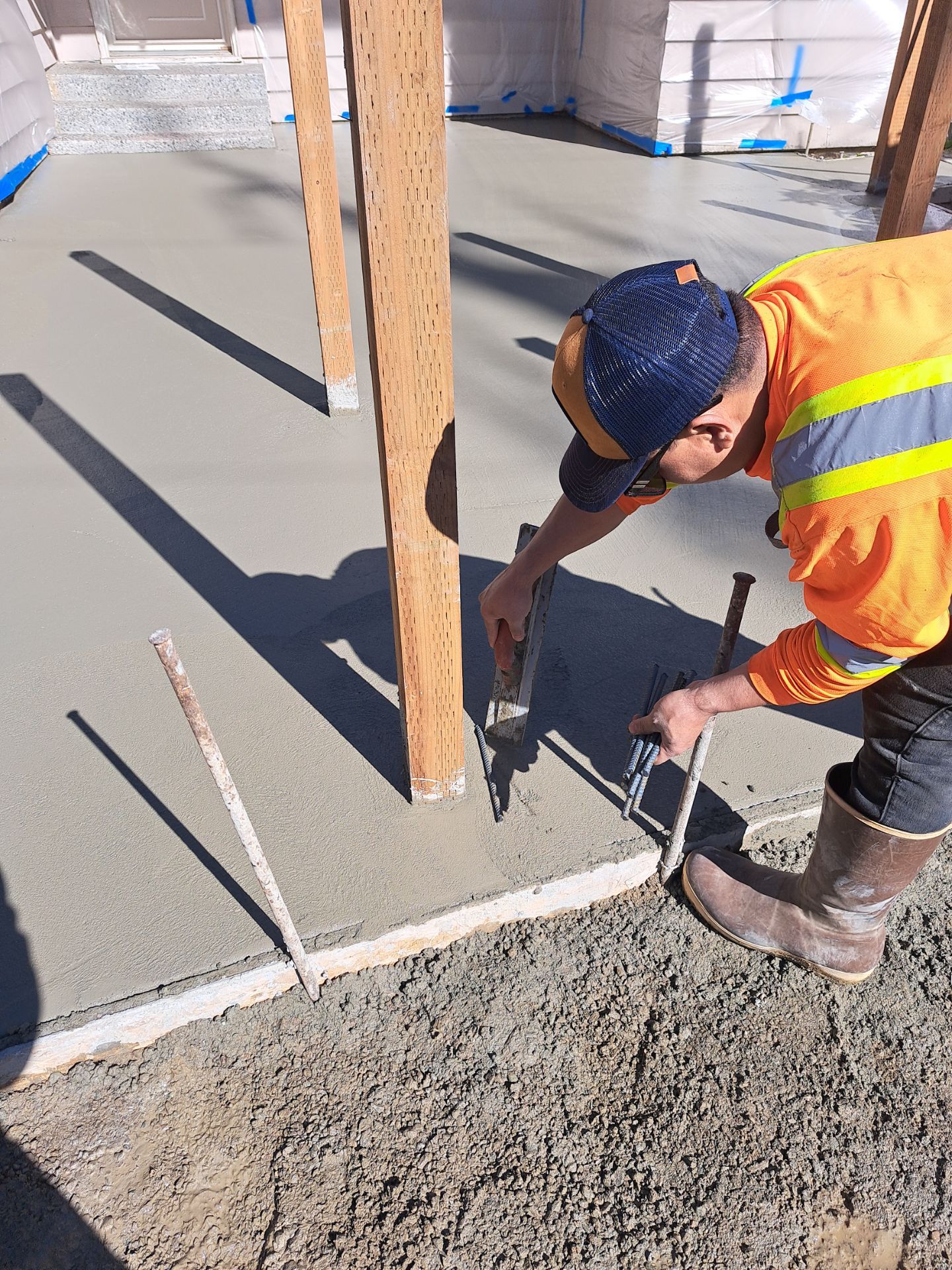 Modern Entry Fence by Jireh Asphalt & Concrete Inc 