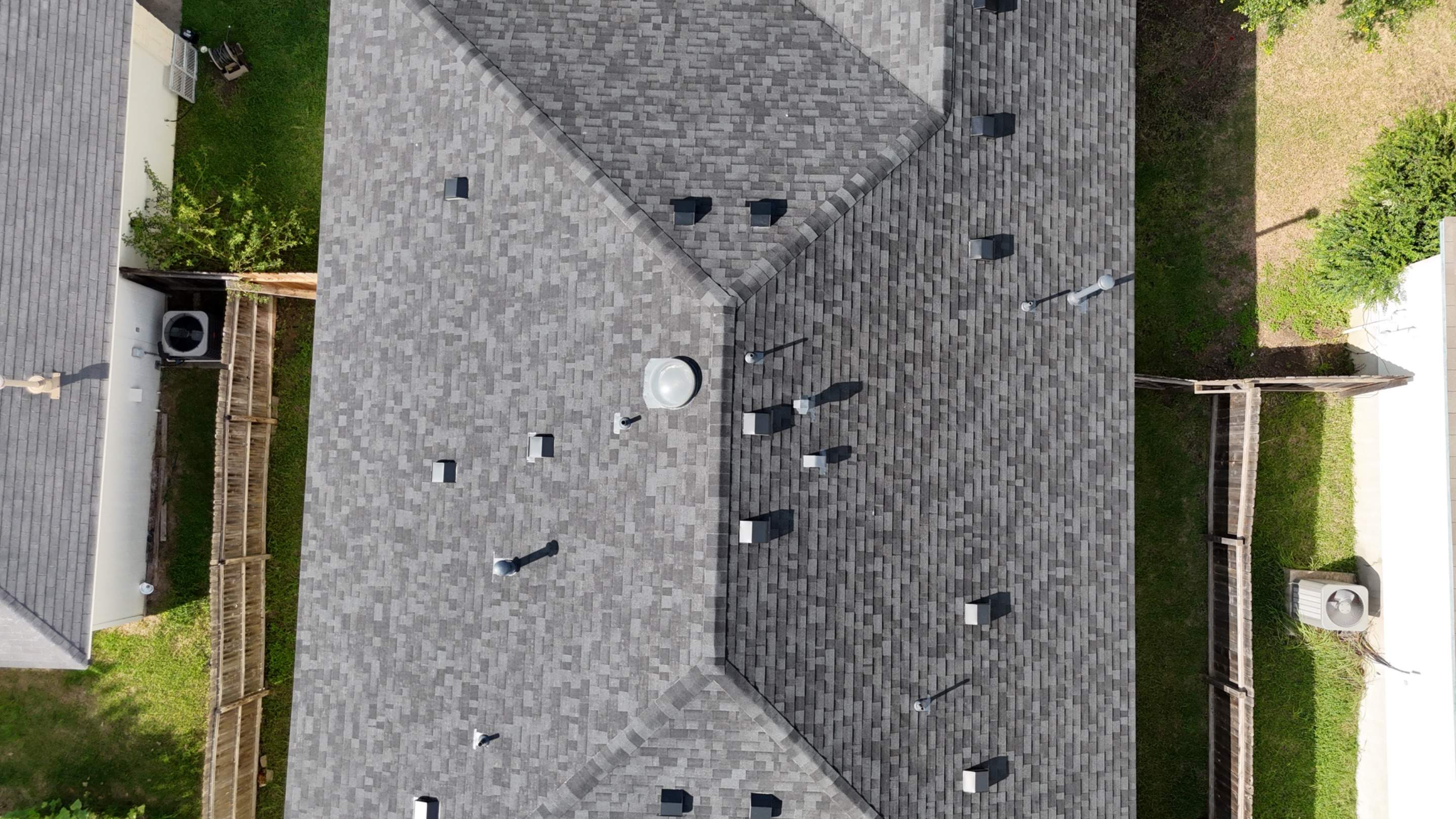 Brilliant Black - Malarkey Highlander by RoofsOnly.com