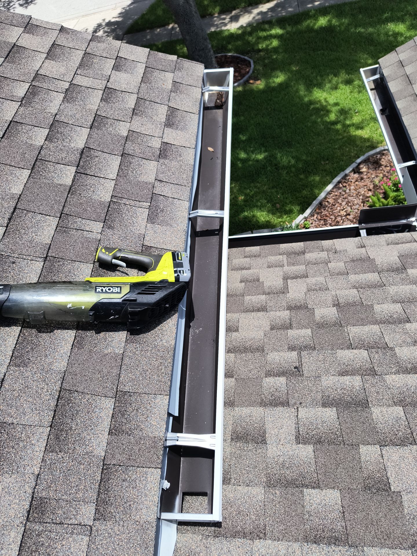 Professional Gutter Cleaning in Lutz FL by Gutter Professors