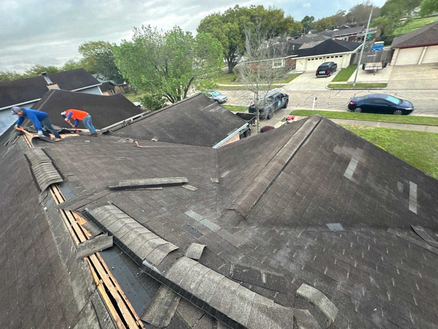 Residential Roofing Installation using Owen's Corning Duration (Lifetime) Shingles by Roof Repair Company