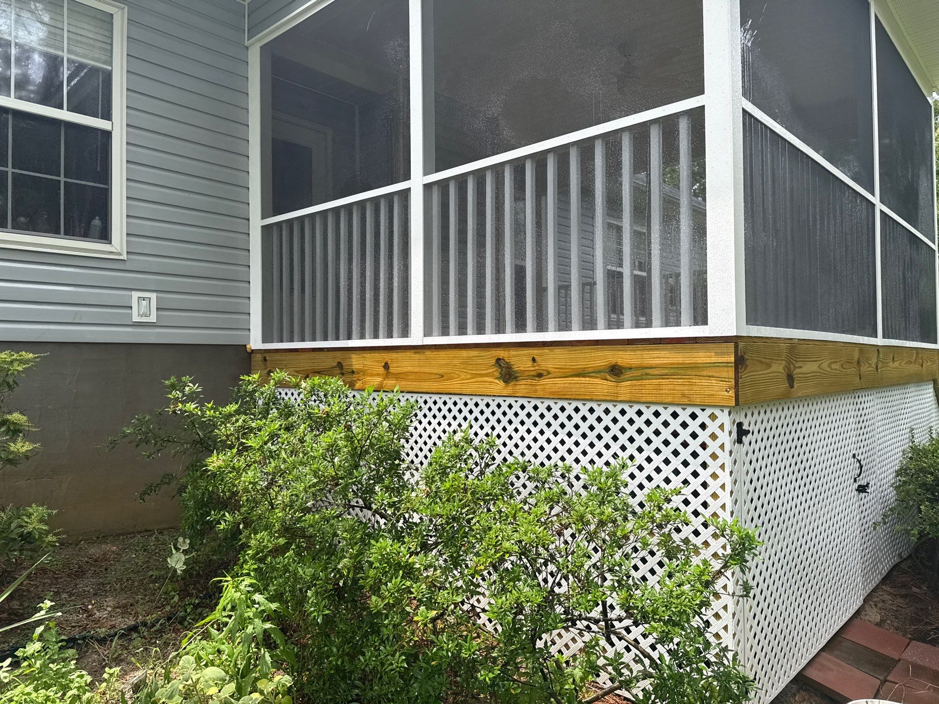 Wood Deck using Wood Sealant by DuraSeal