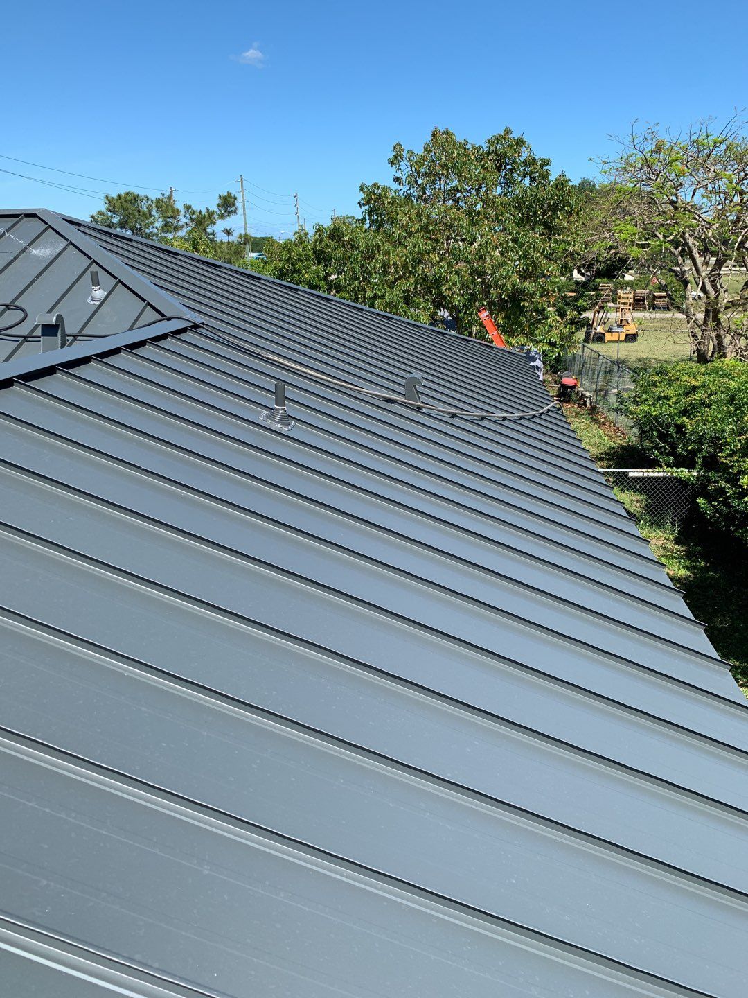 Metal Roof - Galvalume - Charcoal by Istueta Roofing