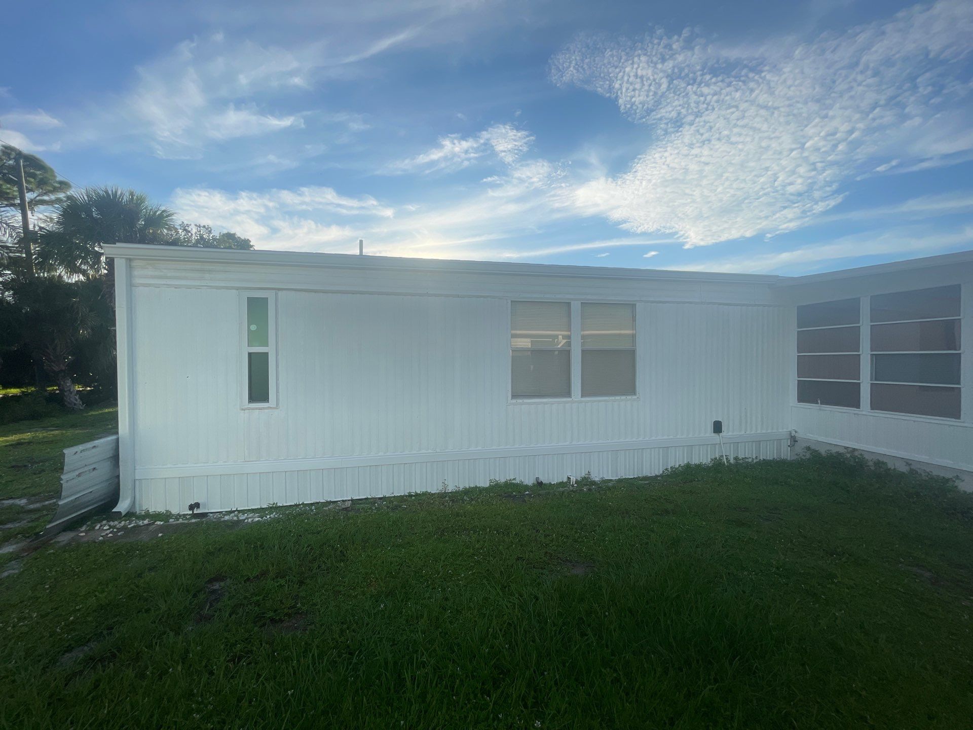6 inch Aluminum Seamless Gutters in Englewood FL by Gutter Professors
