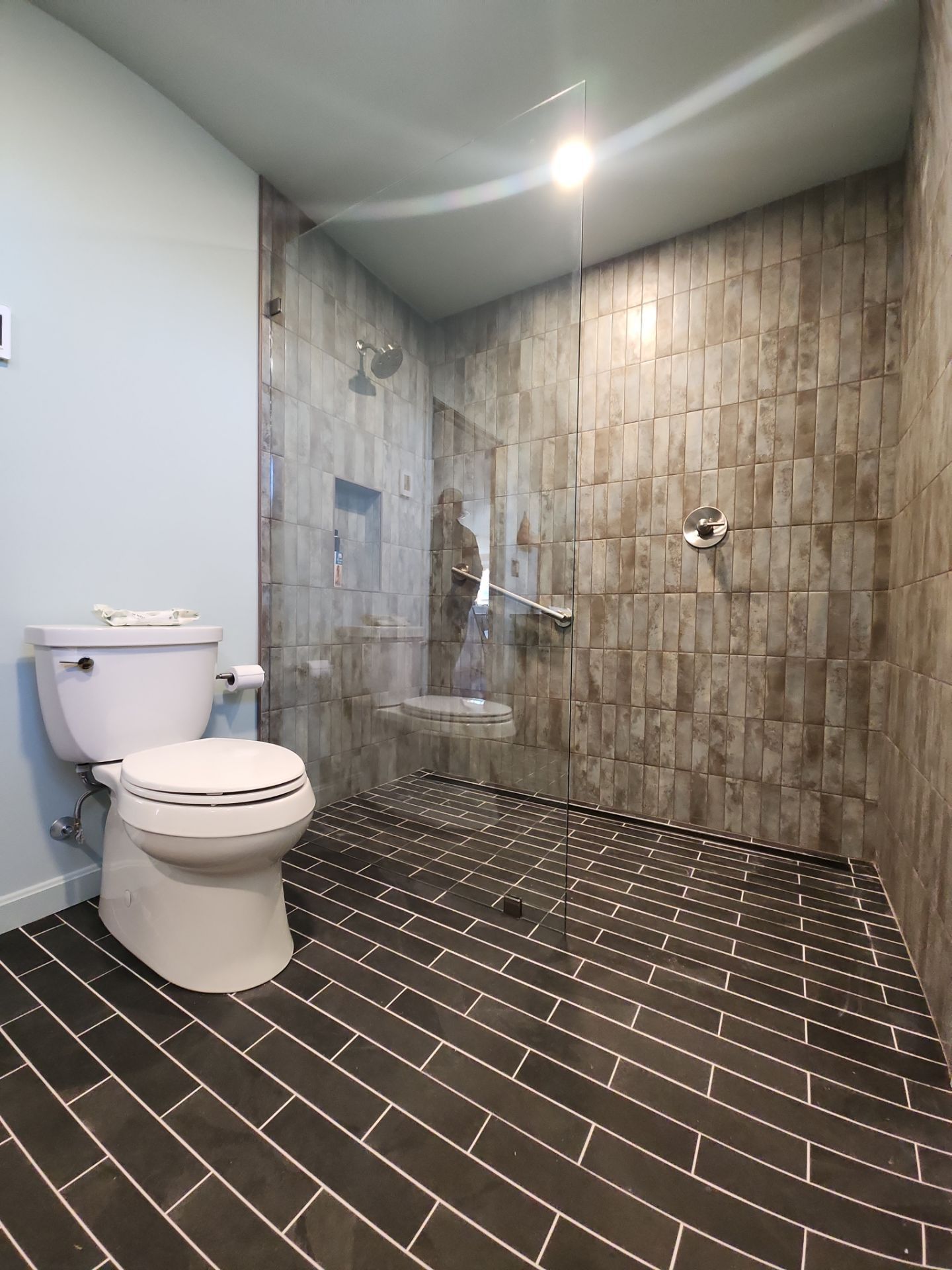 Frameless Spray Panel by Cheshire Glass Company