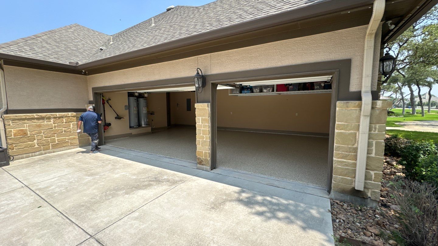 Copper Ridge, New Braunfels by TORO Garage Co
