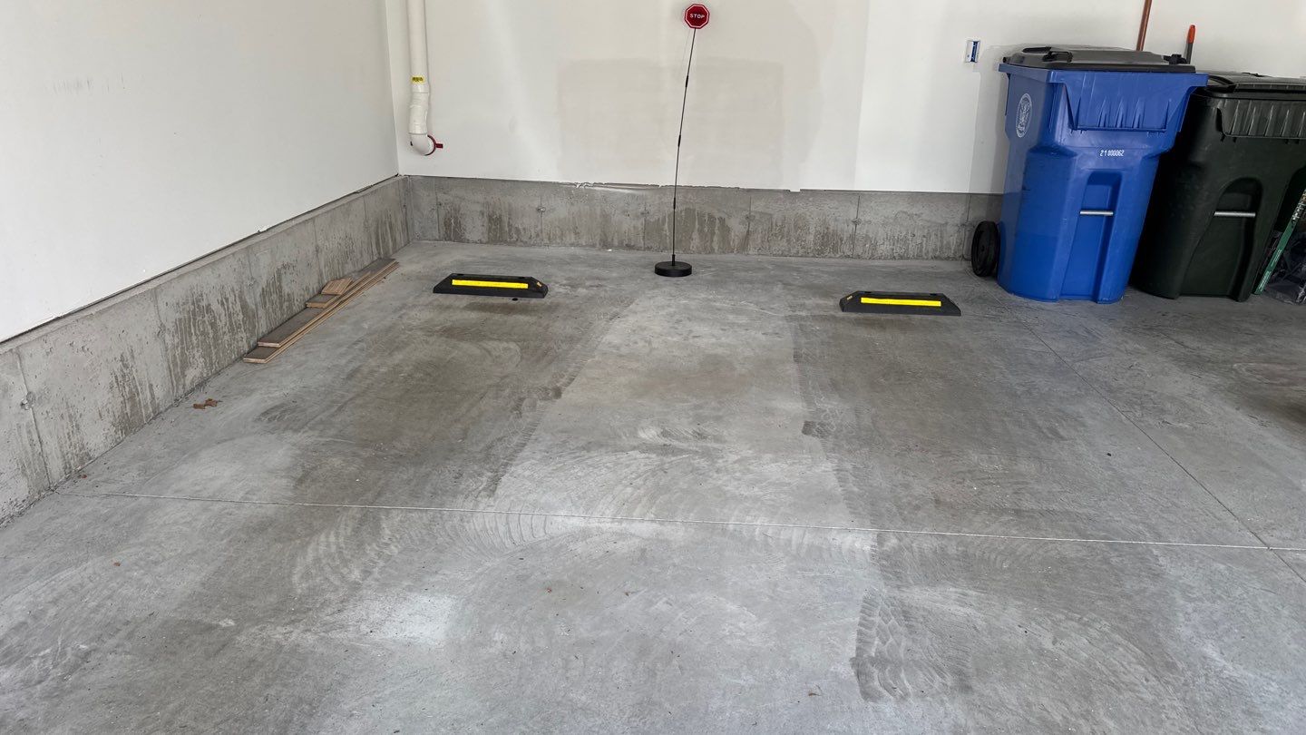 Garage in Londonderry, NH 03053 by Symphony Concrete Coatings